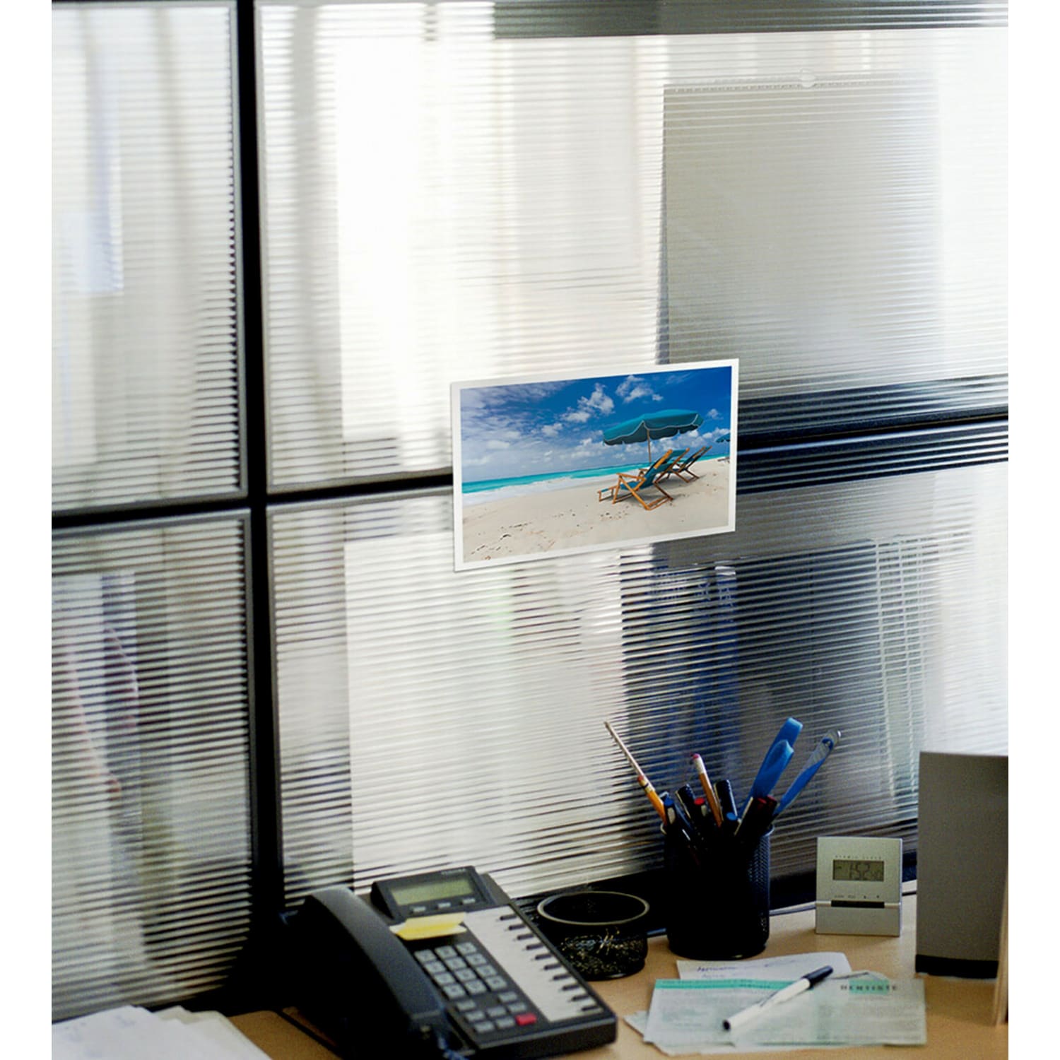 Scotch Removable Clear Double-Sided Mounting Squares , 11/16 in x 11/16 in (1.7 cm x 1.7 cm) - Image 4