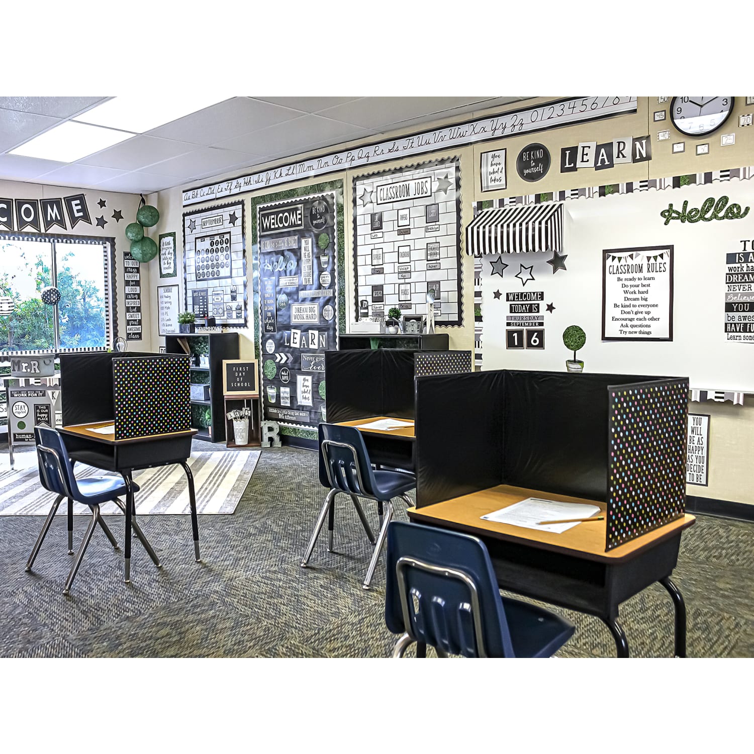Teacher Created Resources Chalkboard Brights Classroom Privacy Screens, 14inH x 22inW x 16inD, Multicolor, Pack Of 2 Screens - Image 4