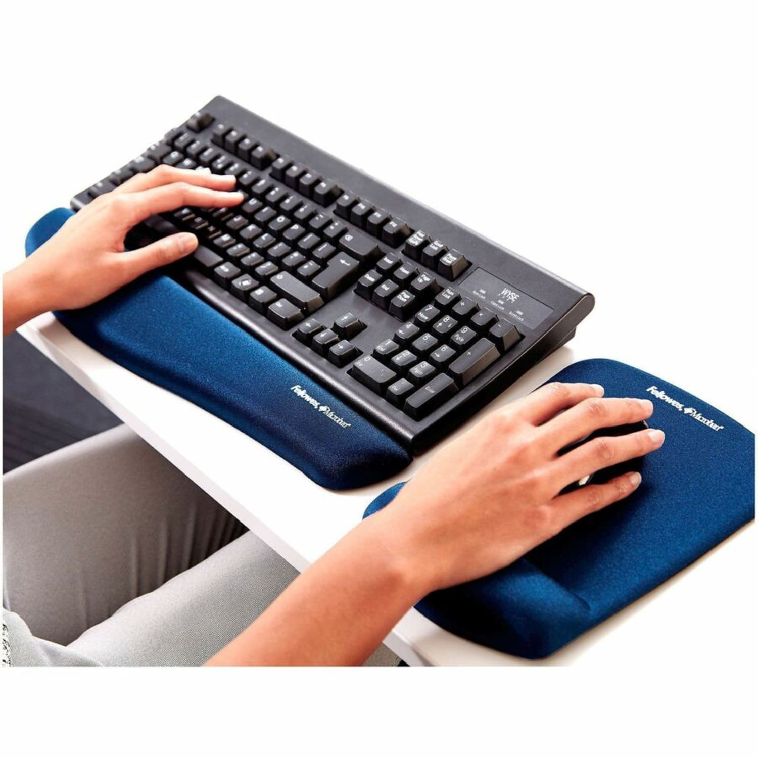 Fellowes Plush Touch Wrist Rest - Image 6