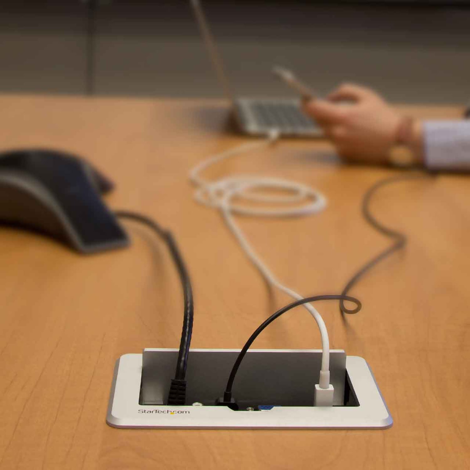 StarTech.com Conference Table Connectivity Box - Image 6