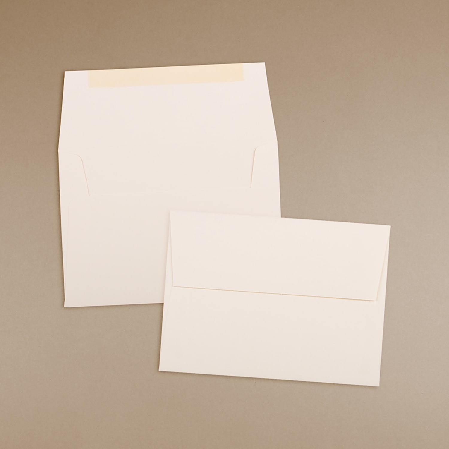 JAM Paper Booklet Invitation Envelopes, A7, Gummed Seal, Wove Finish, Strathmore Natural White, Pack Of 25 - Image 5