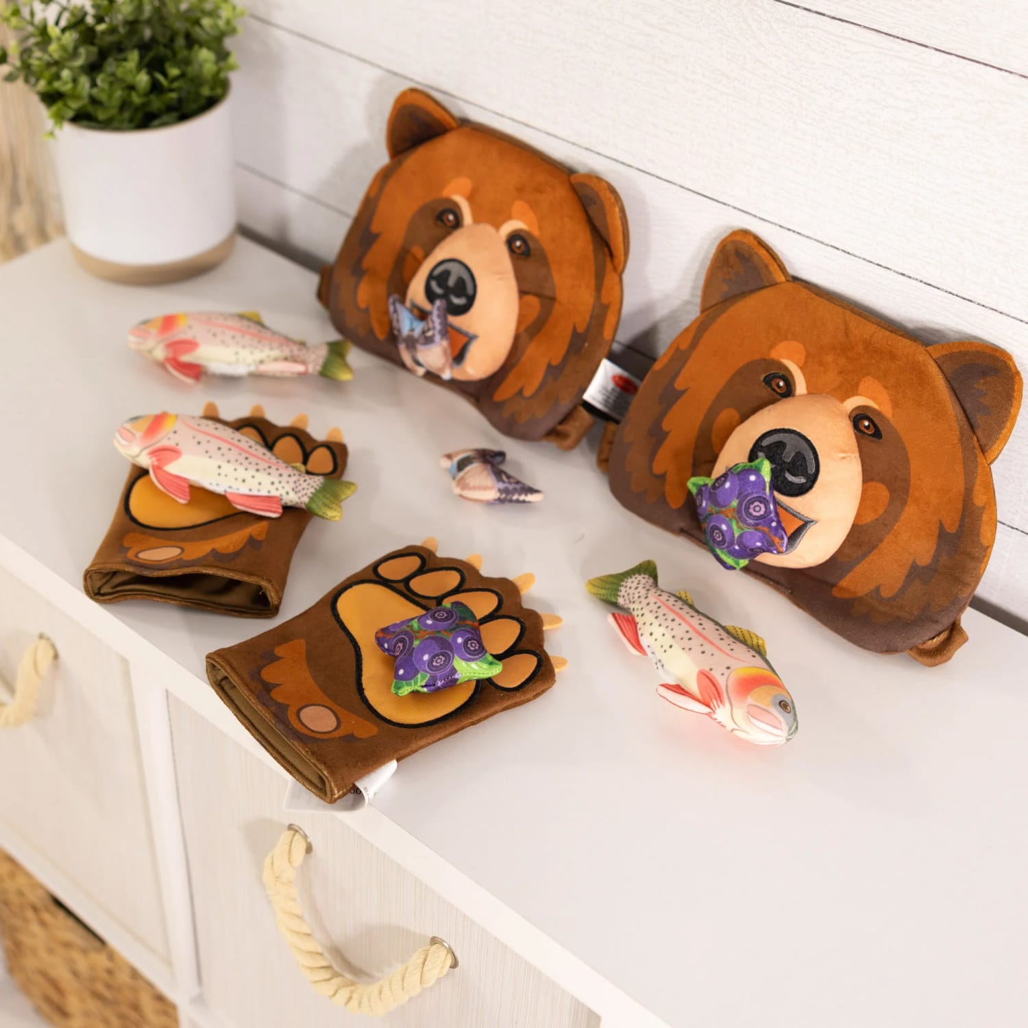 Melissa & Doug Yellowstone Grizzly Bear Game Play Set - Image 5