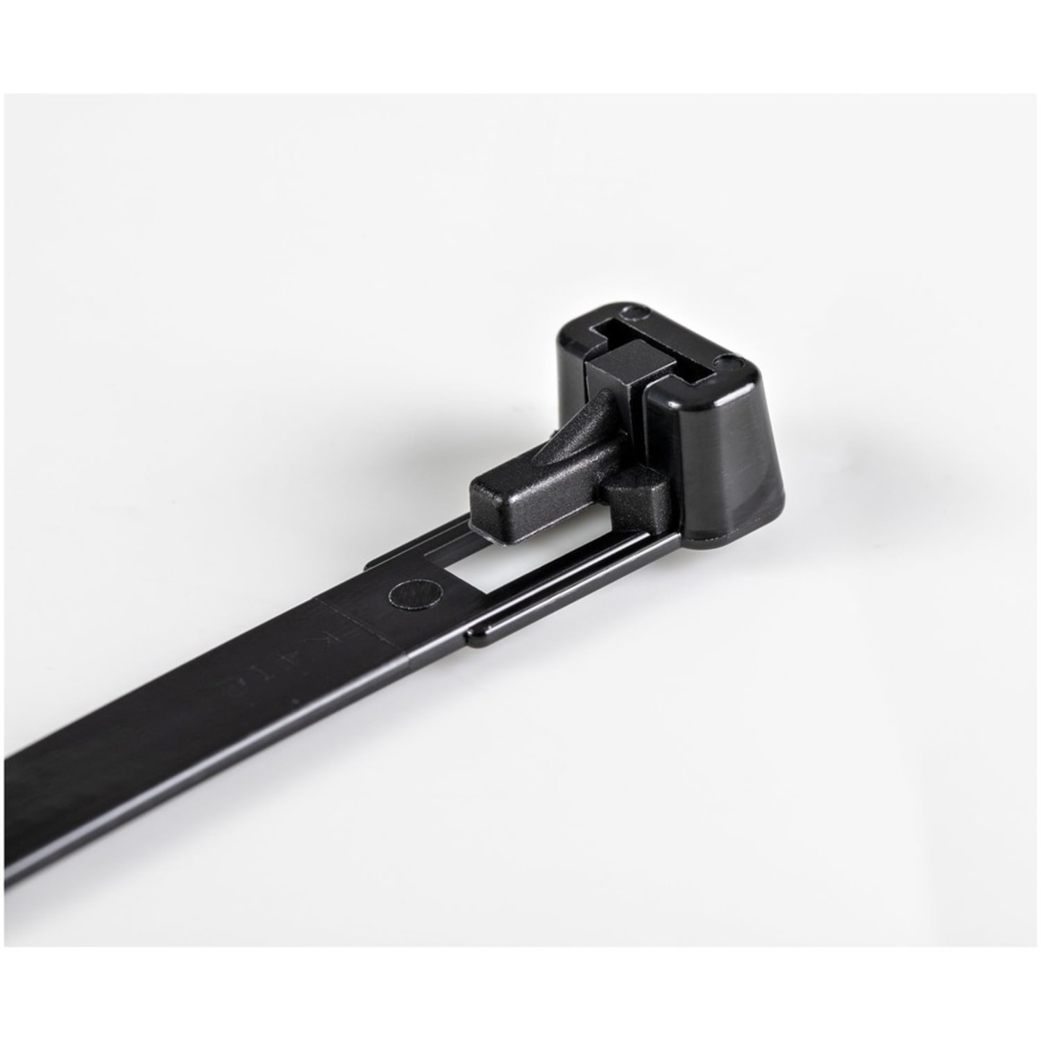 StarTech.com 100 Pack 8in Reusable Cable Ties - Black Large Releasable Nylon/Plastic Zip Ties Resealable Adjustable Network Cable Wraps UL - Image 5