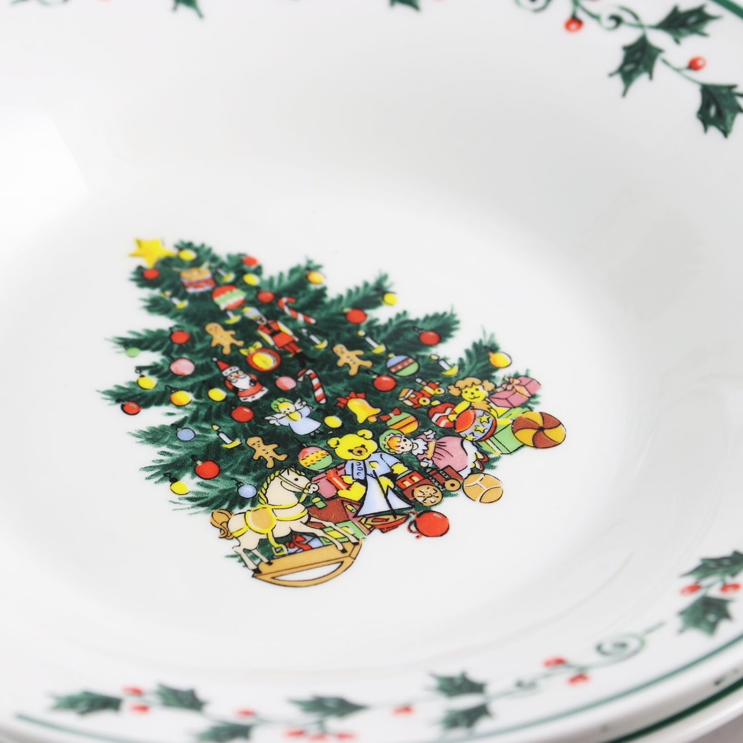 Gibson Home 20-Piece Ceramic Christmas Tree Dinnerware Set, Green - Image 6