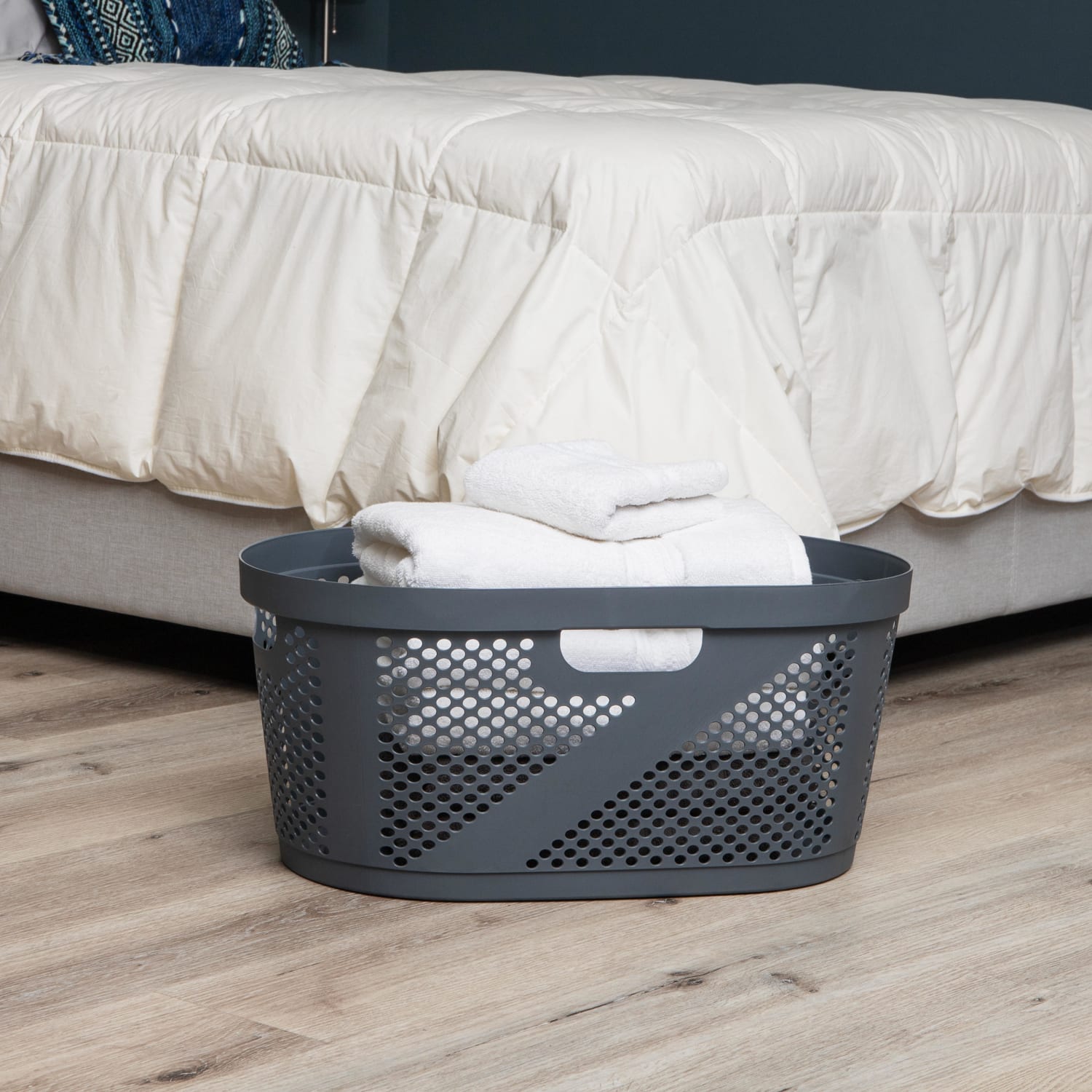 Mind Reader 40L Laundry Basket Clothes Hamper, 23inL x 14.5inW x 10.5inH, Grey - Image 3