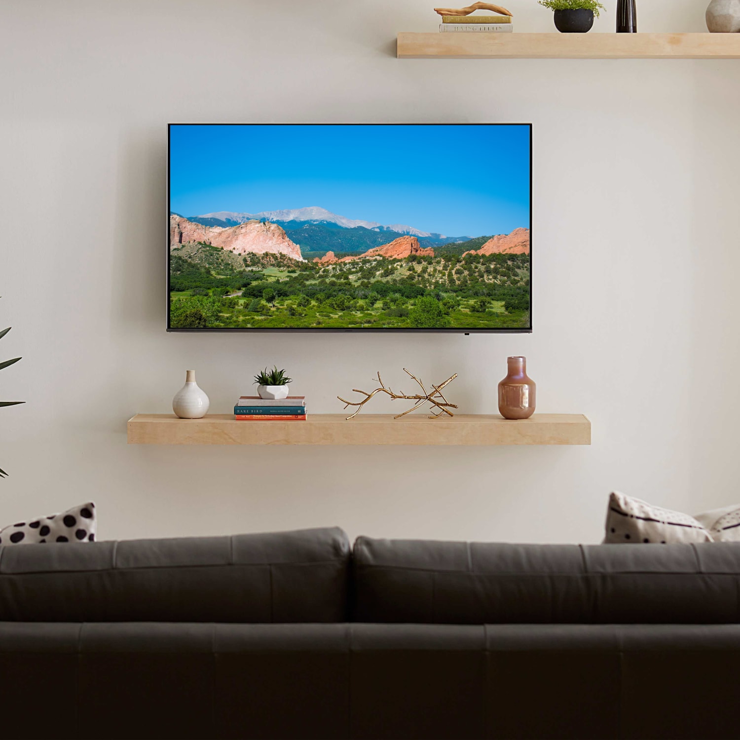 MegaMounts Tilting Wall Mount For 32 - 70in TVs, 17.5inH x 26.5inW x 2.75inD, Black - Image 3