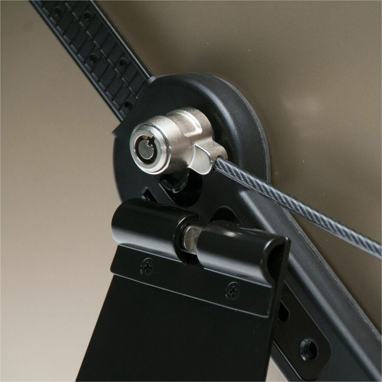 CTA Digital Adjustable Anti-Theft Security Grip And Stand For iPad Pro & Large Tablets, 9.7in -14in, Black - Image 6