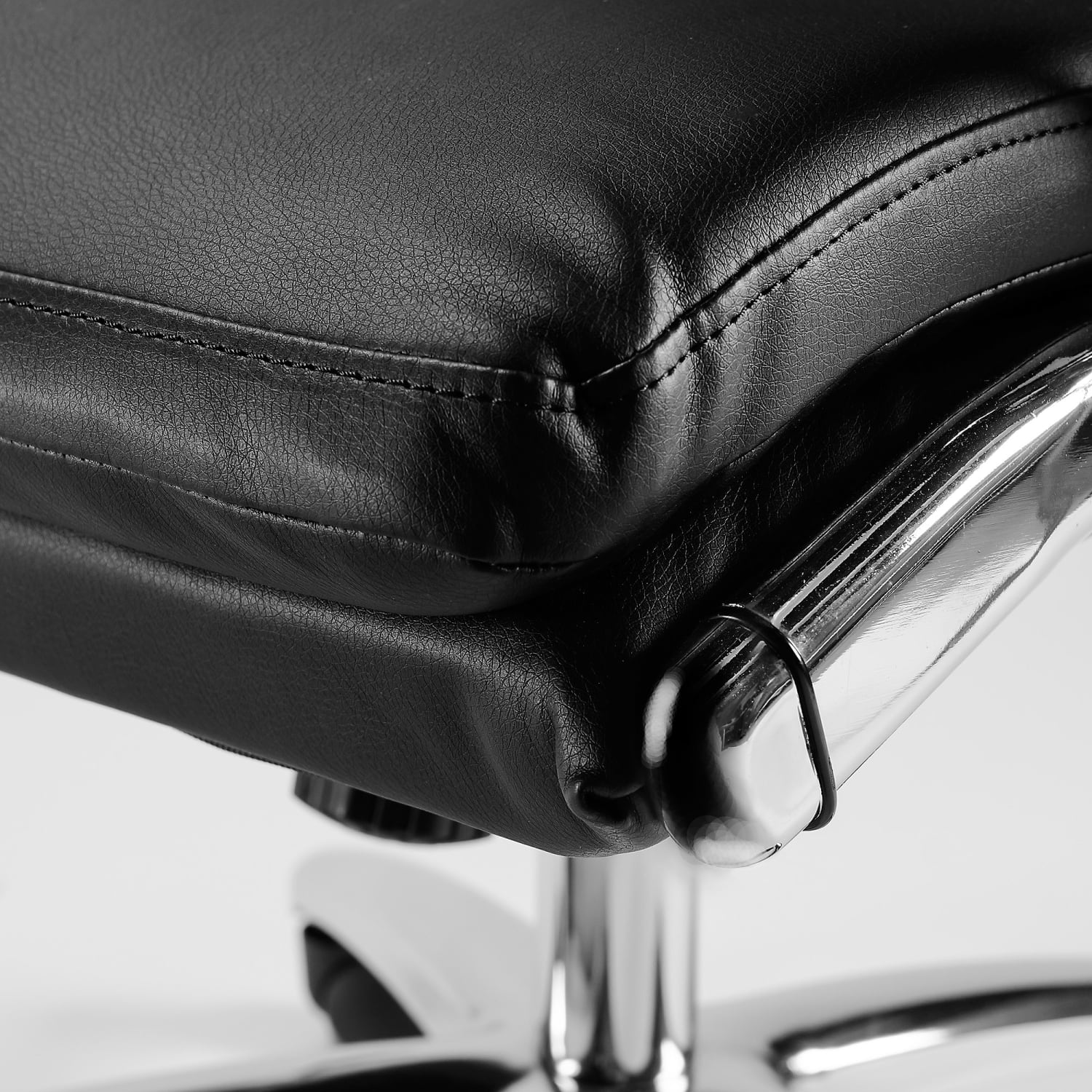 Bush Business Furniture Modelo Bonded Leather High-Back Office Chair, Black, Standard Delivery - Image 8
