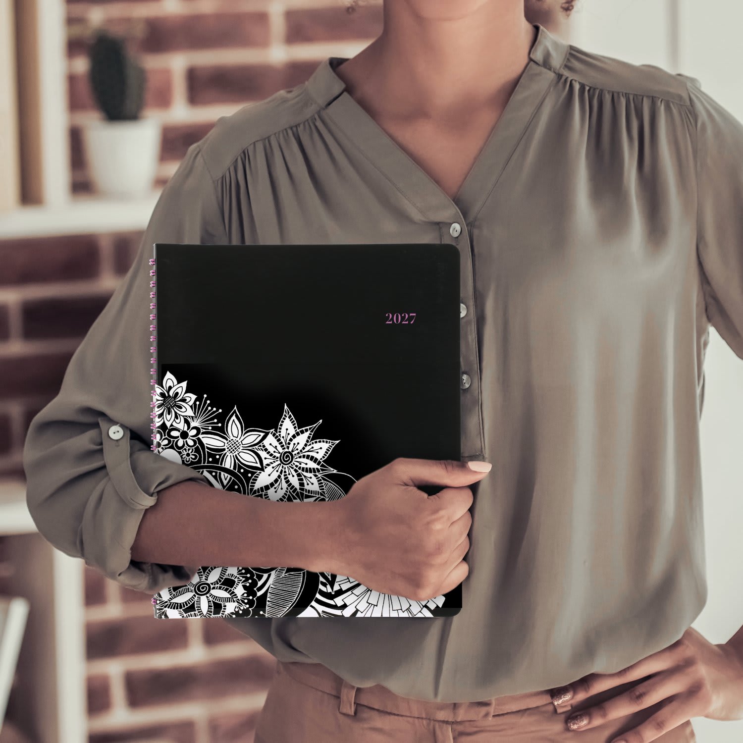 Cambridge FloraDoodle 2027 Weekly Monthly Appointment Book Planner, Black/White, Large, 8 1/2in x 11in - Image 5