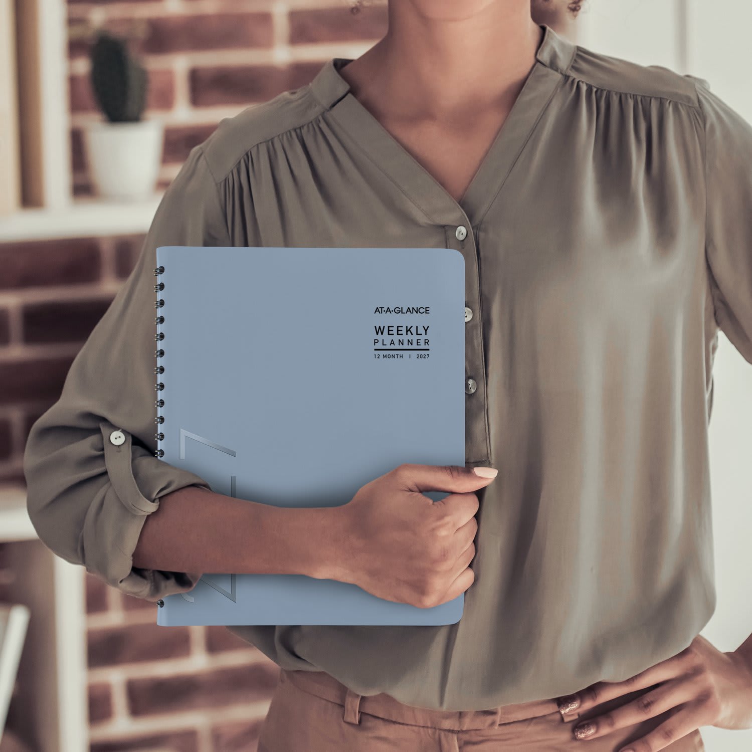 AT-A-GLANCE Contemporary 2027 Weekly Monthly Planner, Drizzle, Large, 8 1/4in x 11in - Image 6