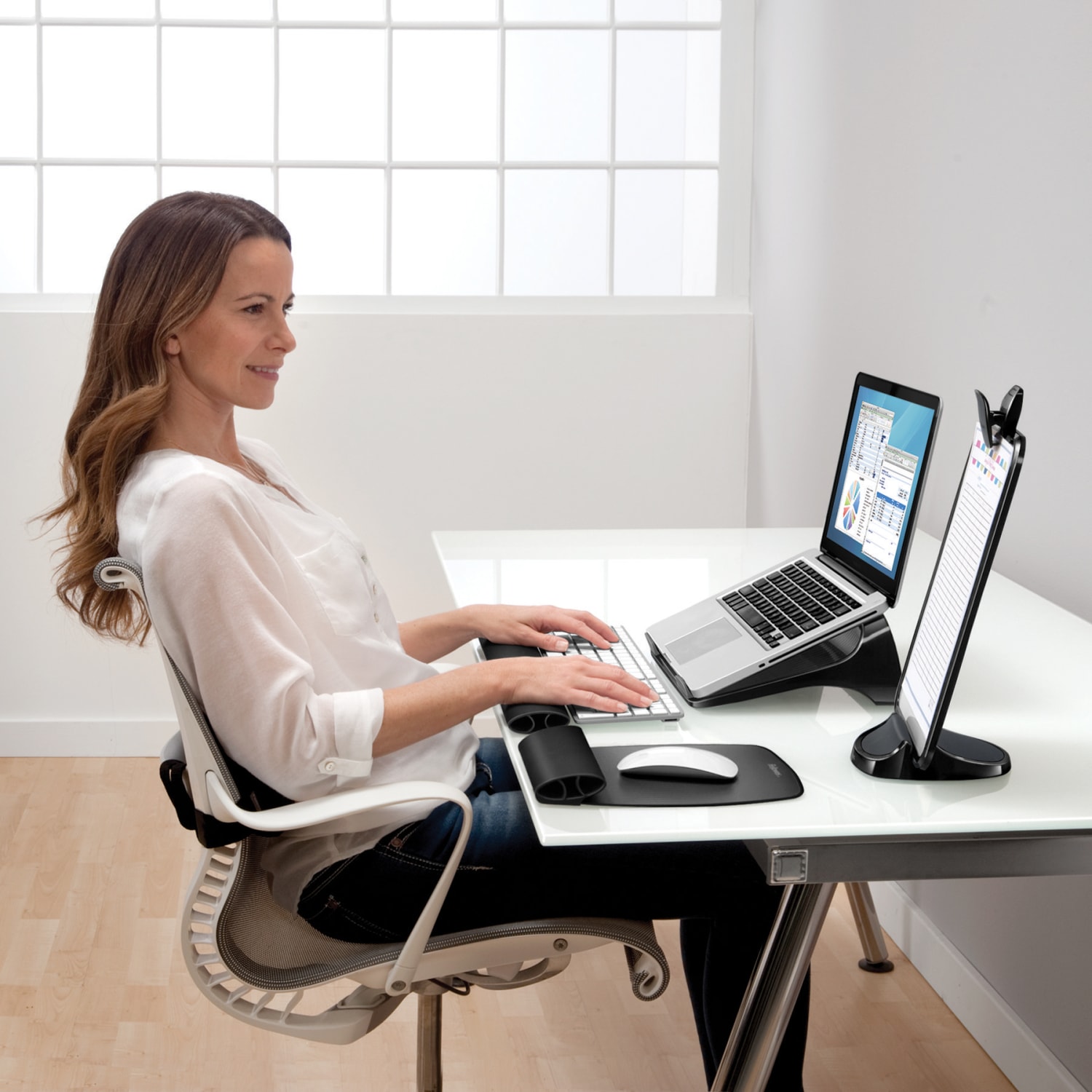 Fellowes I-Spire Series Lumbar Cushion, 2 9/16in x 13 3/8in x 6 1/6in, Black/Gray - Image 5