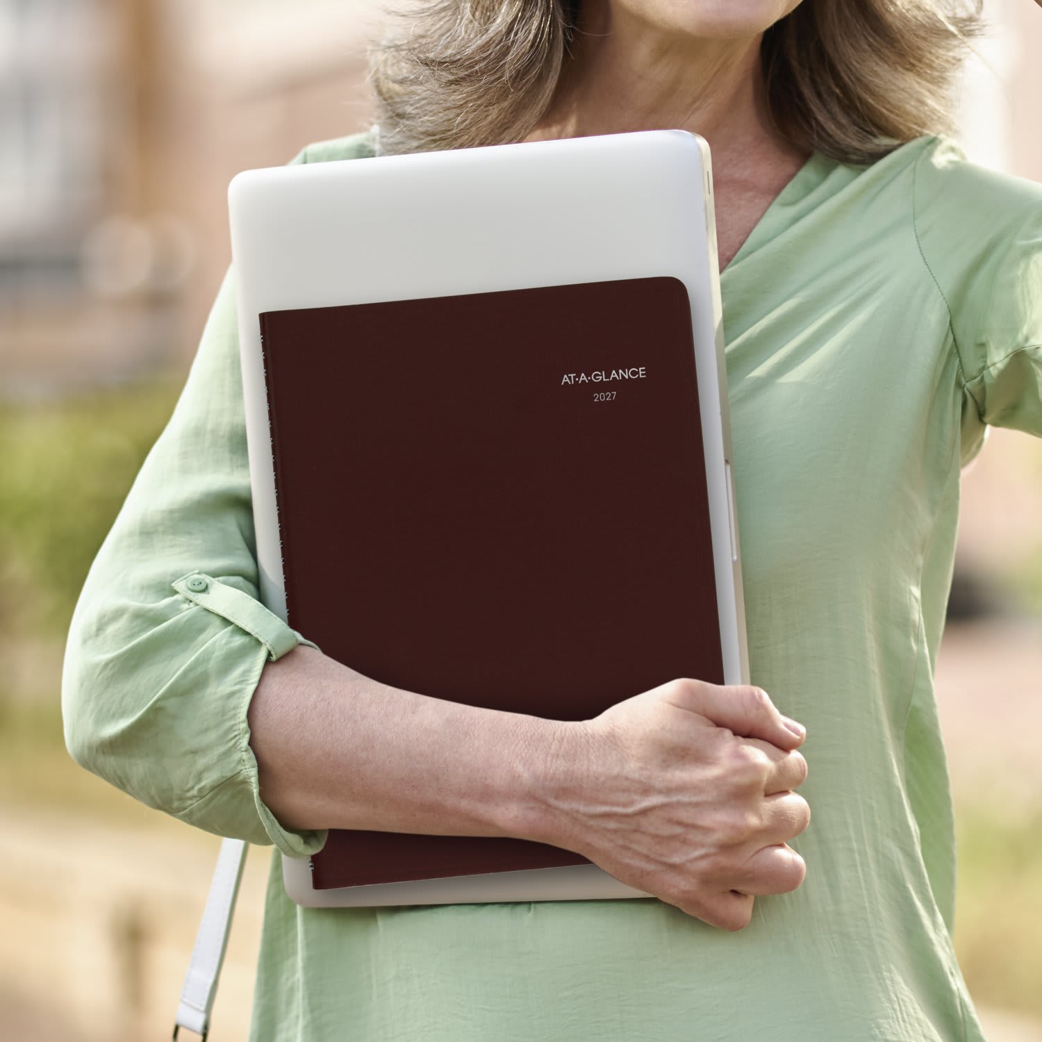 AT-A-GLANCE DayMinder 2027 Weekly Appointment Book Planner, Burgundy, Large, 8in x 11in - Image 4