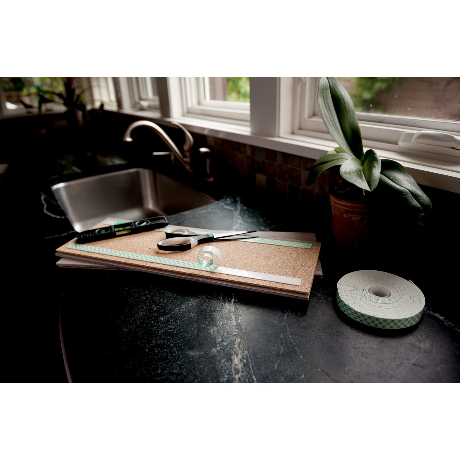 Scotch Permanent Heavy-Duty Mounting Tape, 3/4in x 350in - Image 5
