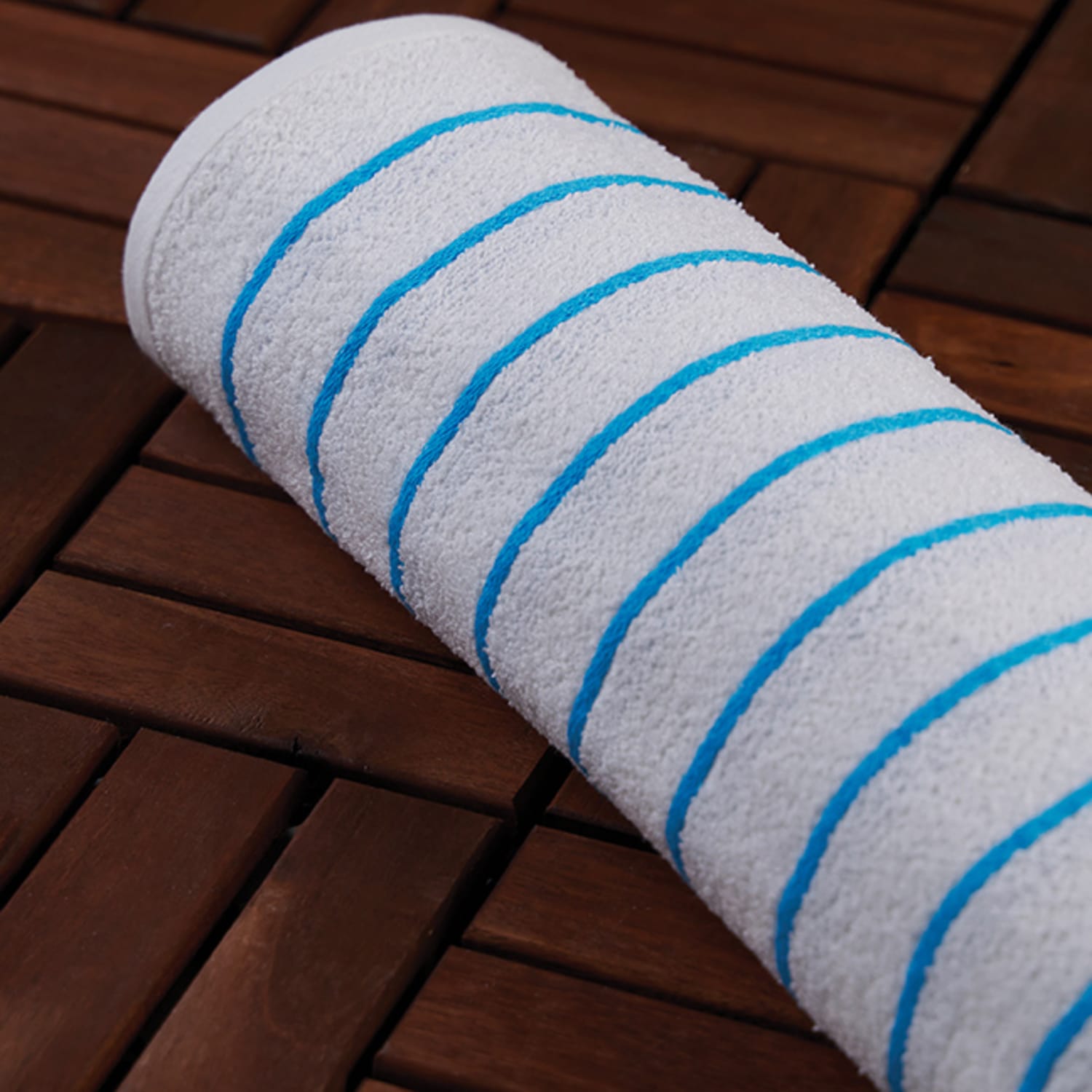 Splash Horizontal Stripe Pool Towels, 24in x 50in, White/Neon Blue, Pack Of 36 Towels - Image 3