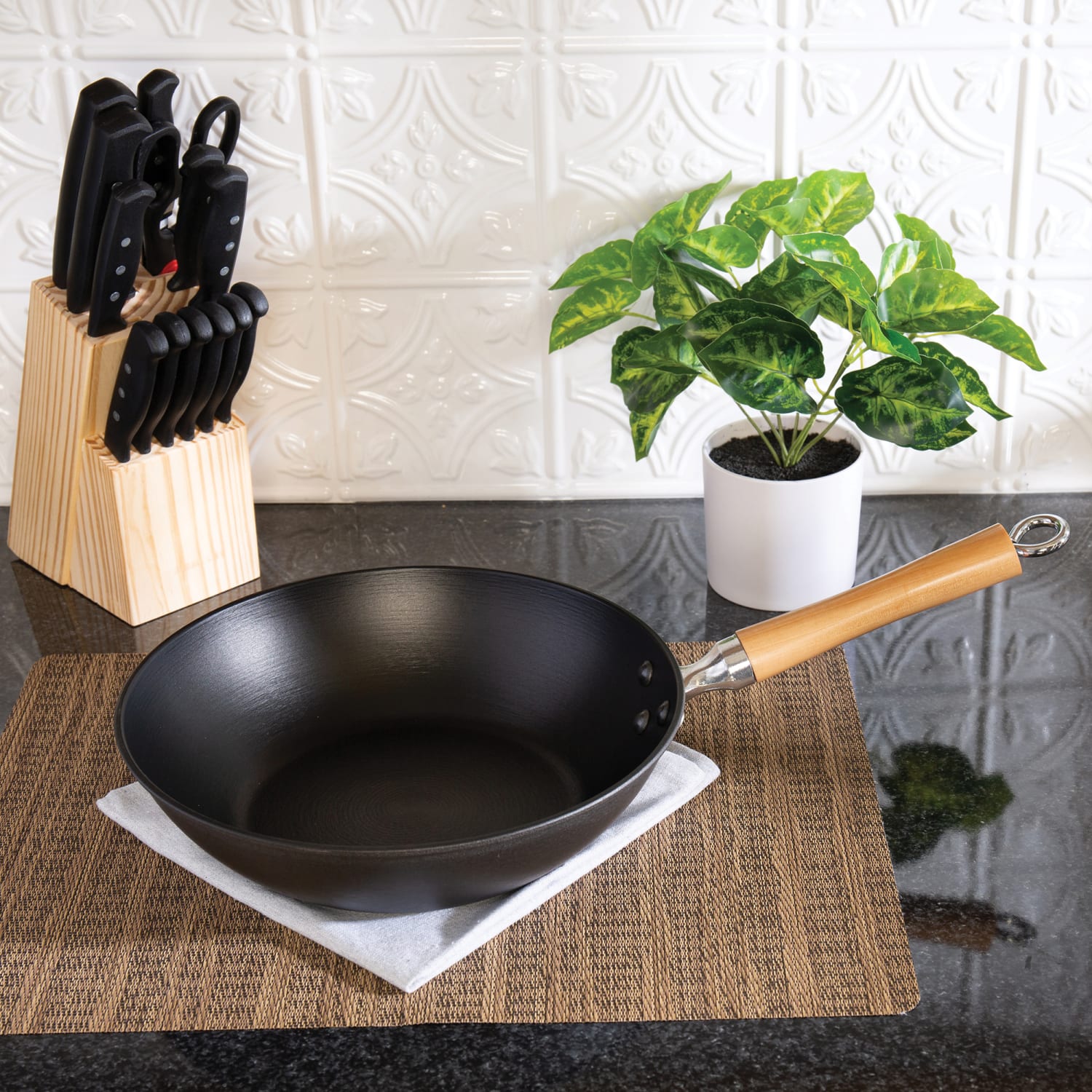 Joyce Chen Professional Series Cast Iron Stir Fry Pan With Maple Handle, 11-1/2in, Black - Image 5