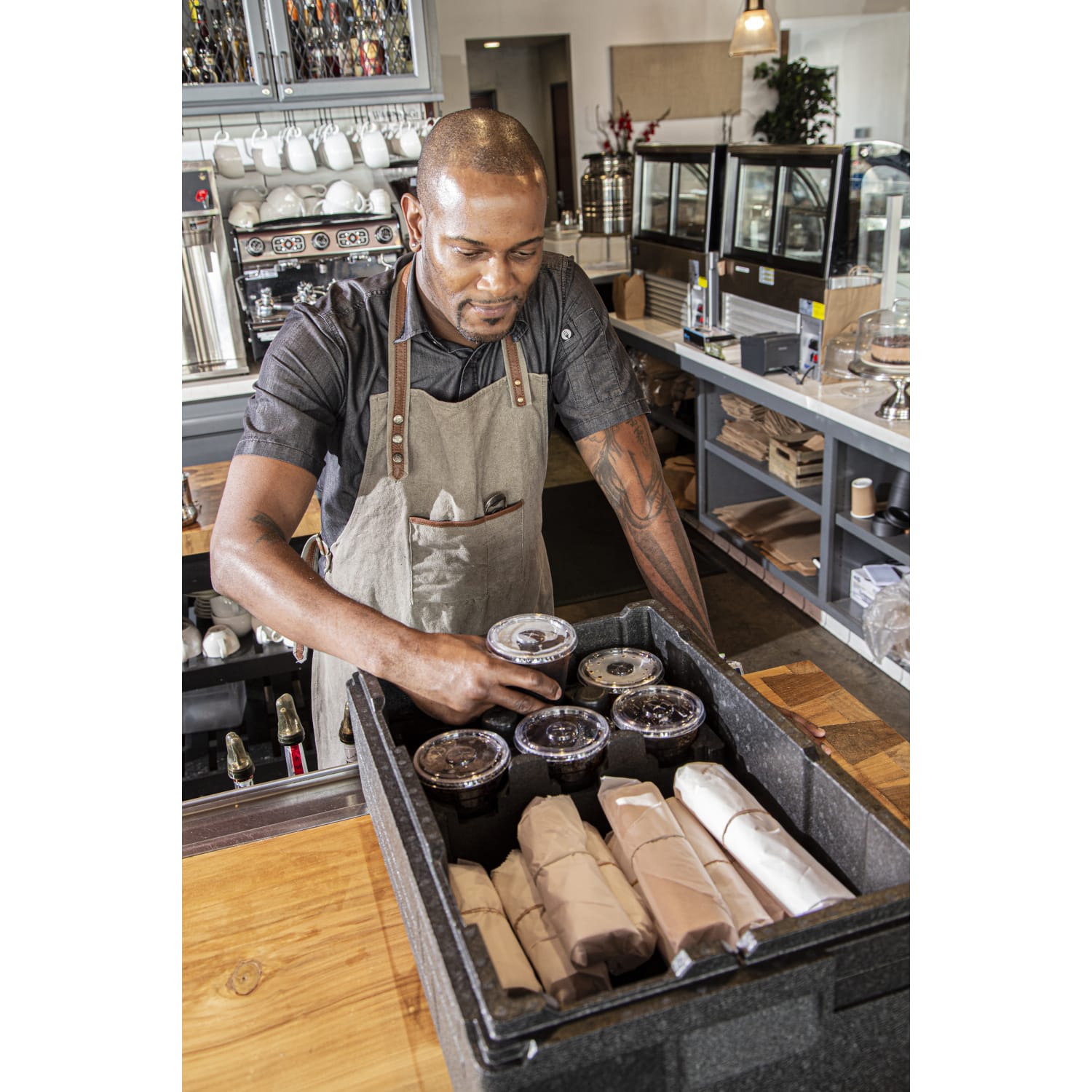 Cambro Cam GoBox GN 1/1 4in Top Loading Food Transporter, 8-1/2inH x 15-3/4inW x 23-5/8inD, Black - Image 5