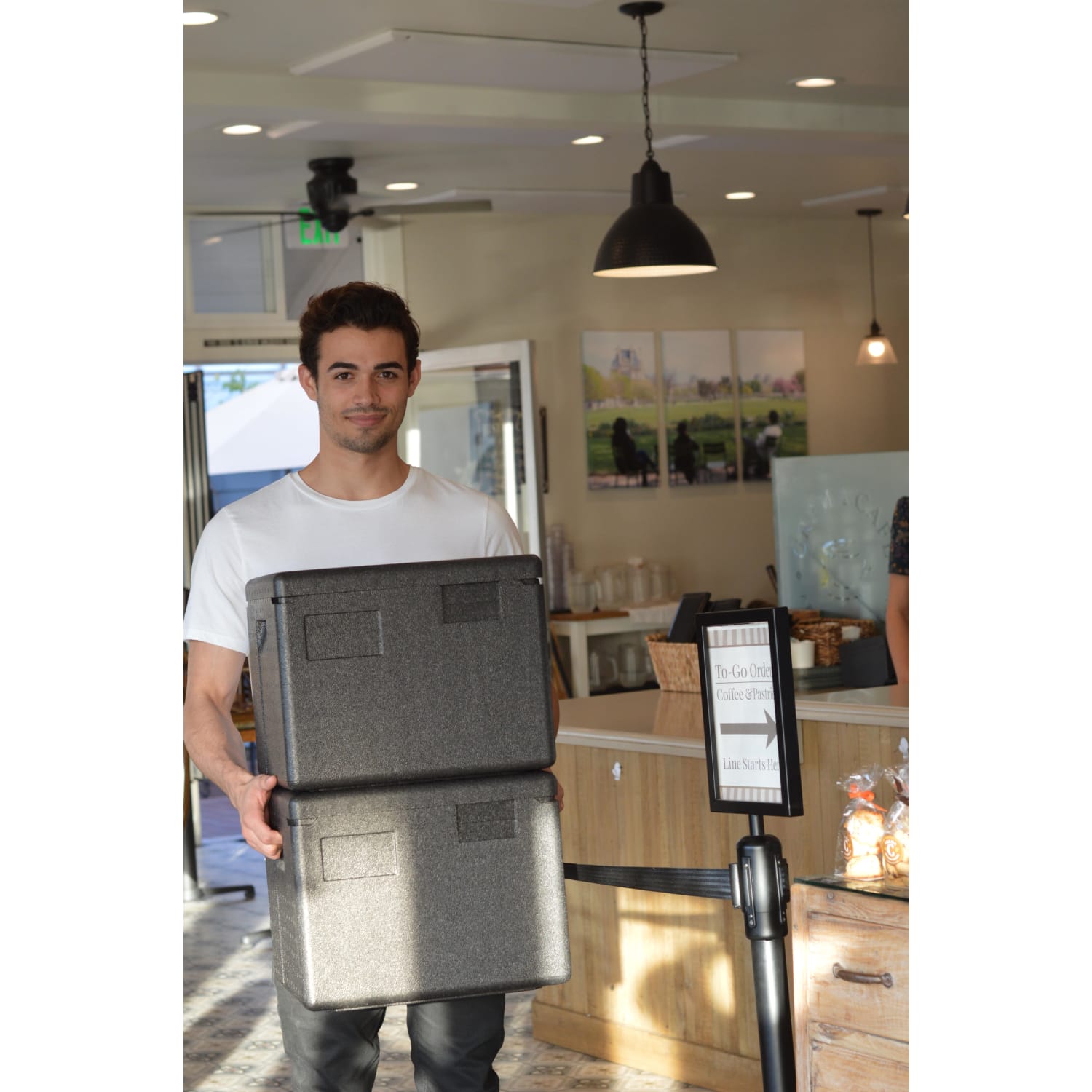 Cambro Cam GoBox Half-Size Top Loading Food Transporter, 12-7/16inH x 13inW x 15-7/16inD, Black - Image 4