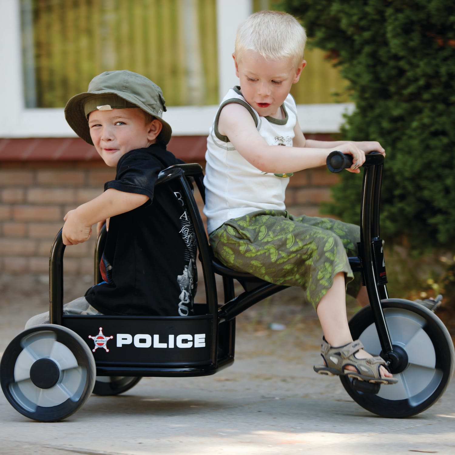 Winther Circleline Tricycle, 24 1/16inH x 23 1/4inW x 39 13/16inD, Black - Image 4