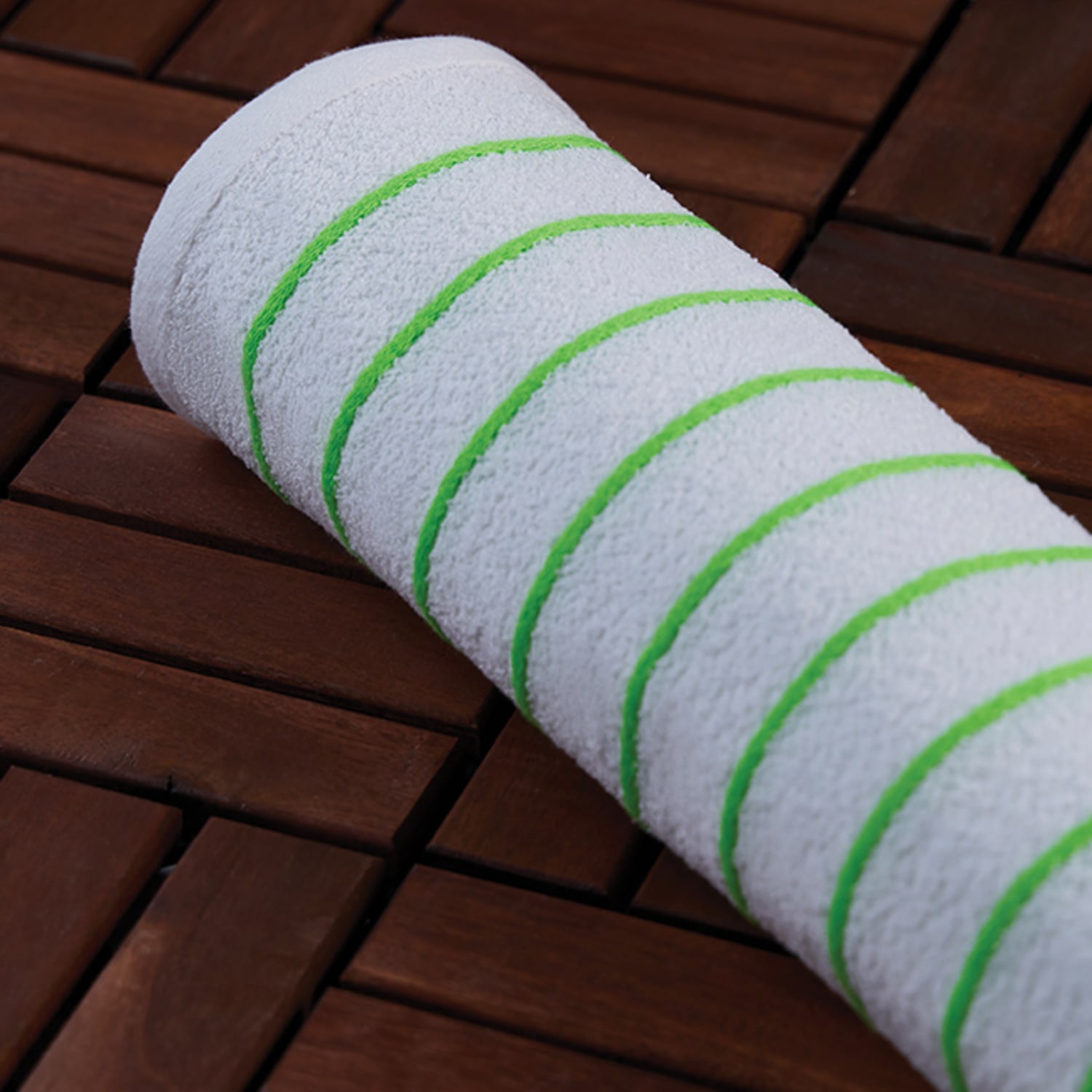Splash Horizontal Stripe Pool Towels, 35in x 70in, White/Neon Green, Pack Of 24 Towels - Image 3