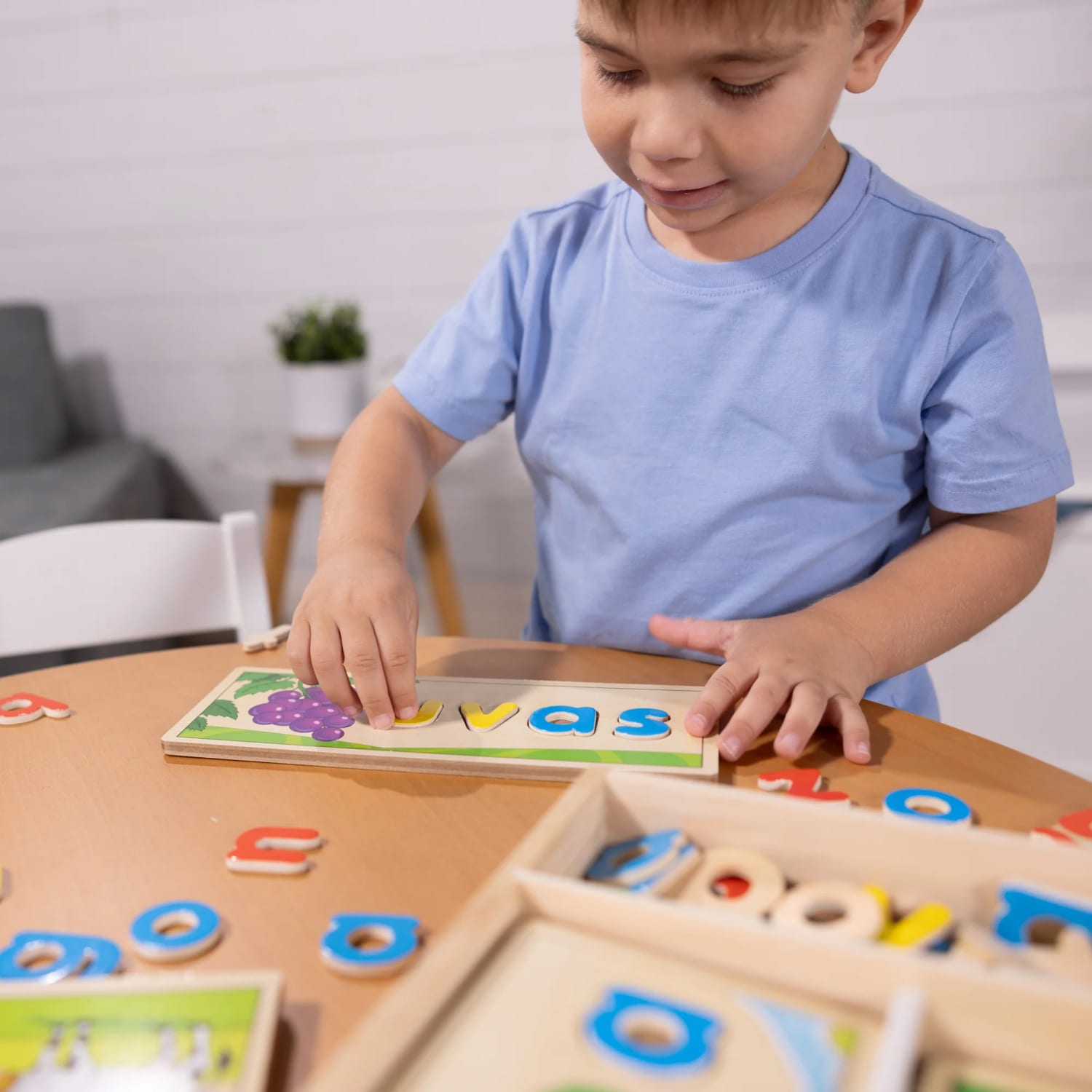 Melissa & Doug Spanish See & Spell, Multicolor, All Ages, Set Of 72 Pieces - Image 6