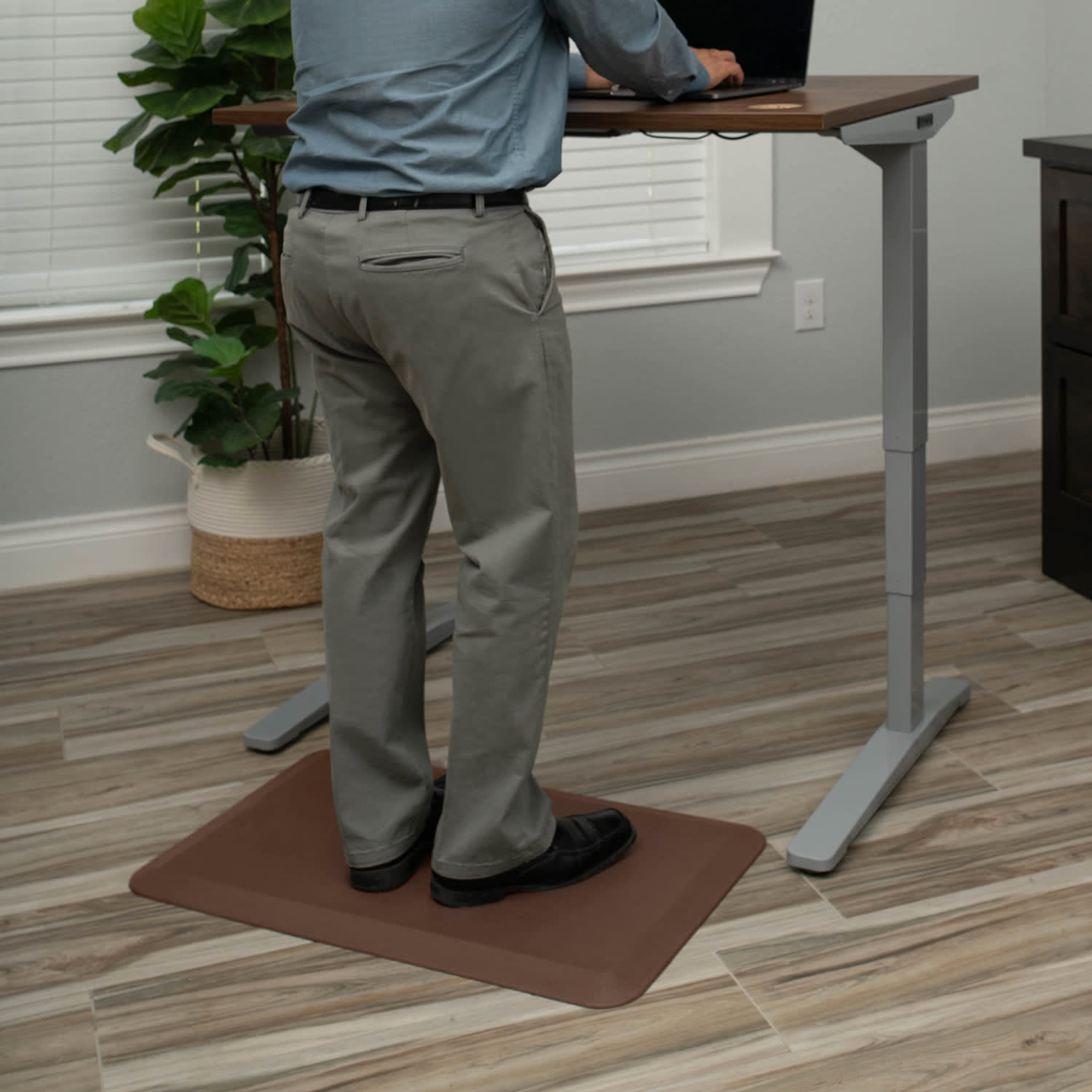 GelPro NewLife EcoPro Commercial Grade Anti-Fatigue Floor Mat, 32in x 20in, Brown - Image 3