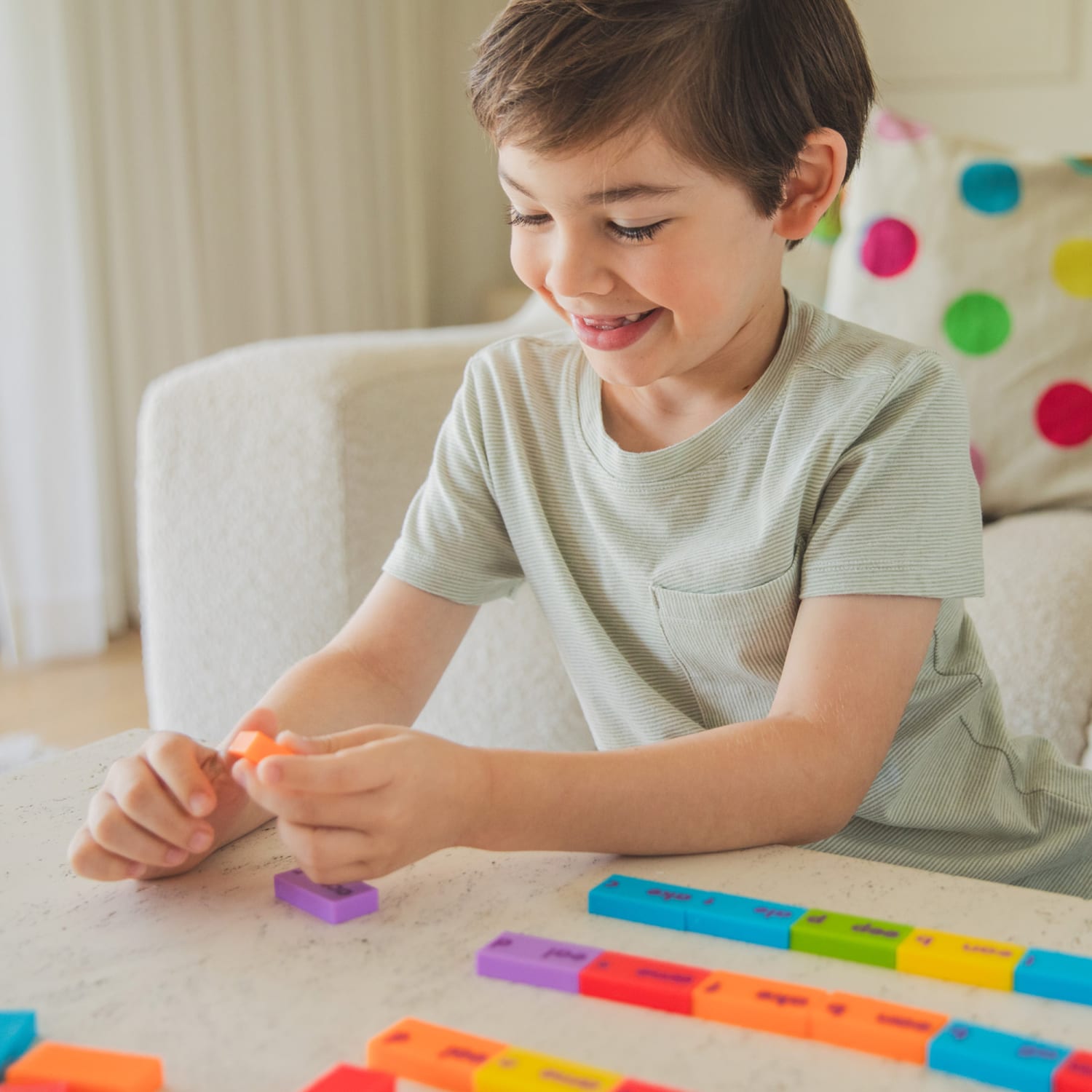 Educational Insights Phonics Dominoes: Long Vowels - Image 4