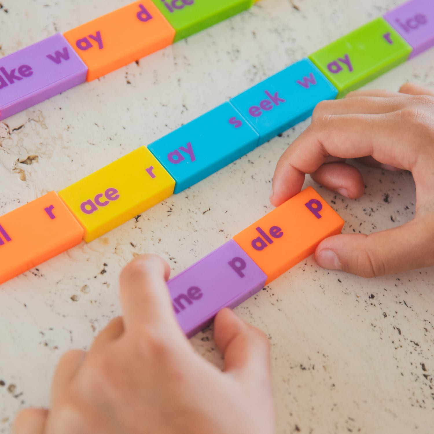 Educational Insights Phonics Dominoes: Long Vowels - Image 5