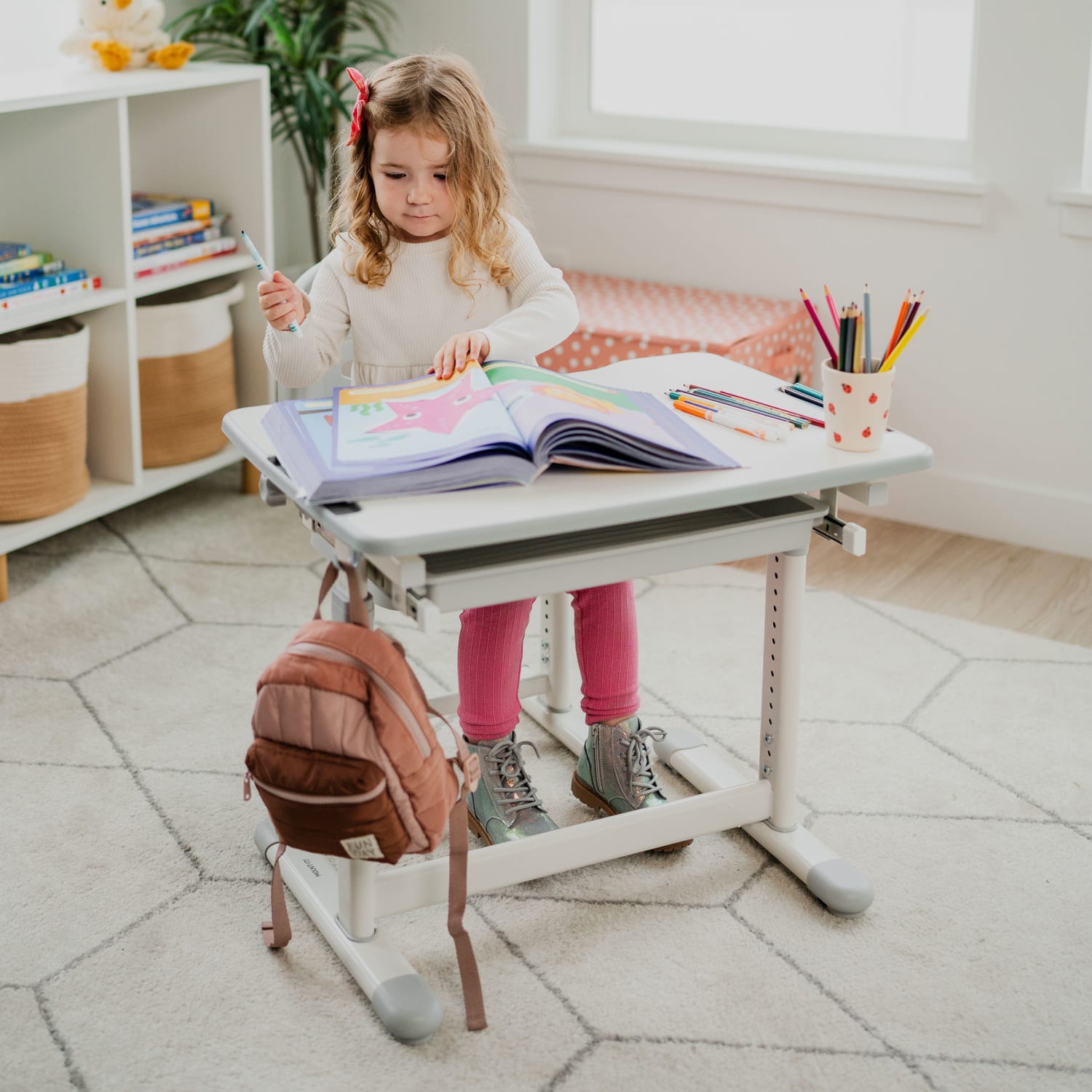 Mount-It! MI-10201 Kids Desk And Chair Set, Gray - Image 3