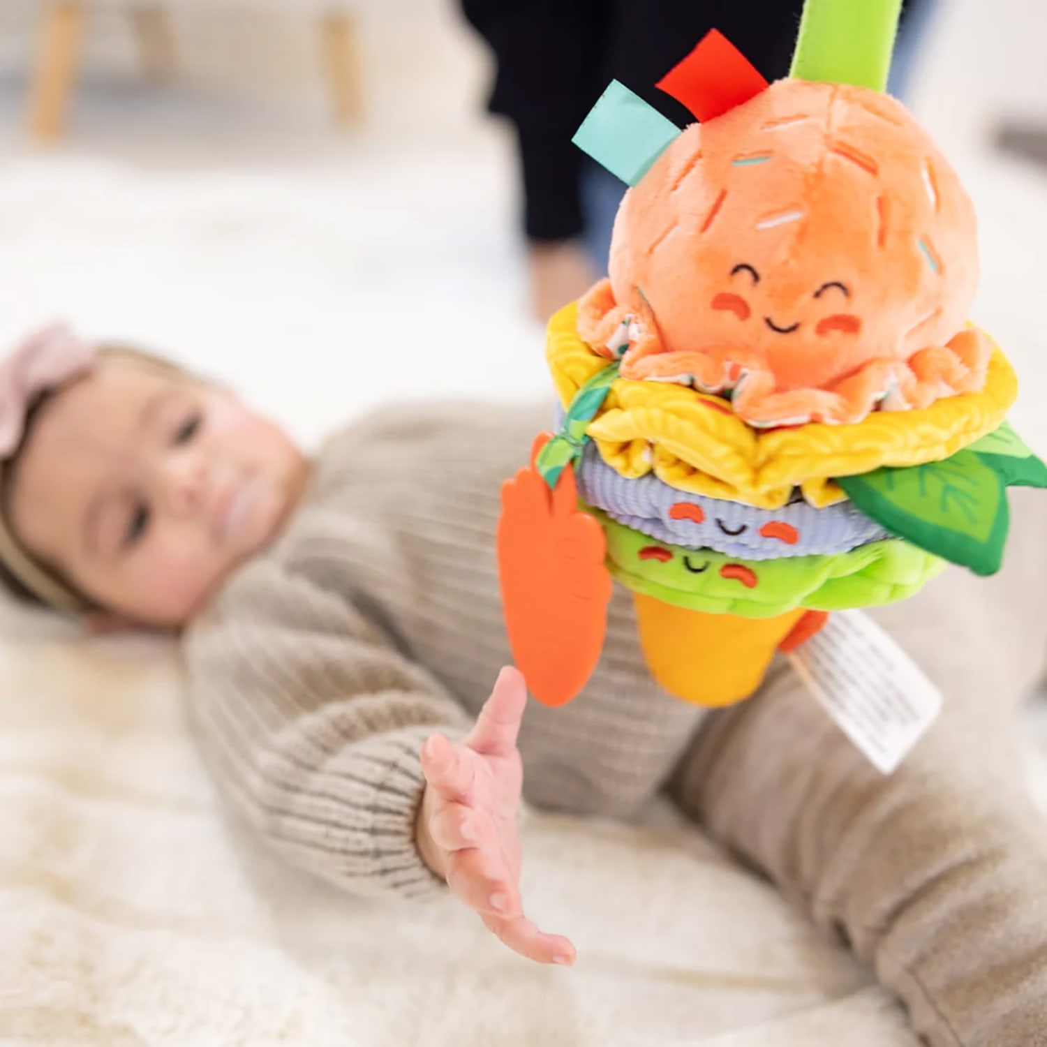 Melissa & Doug Ice Cream Take-Along Pull Toy - Image 3