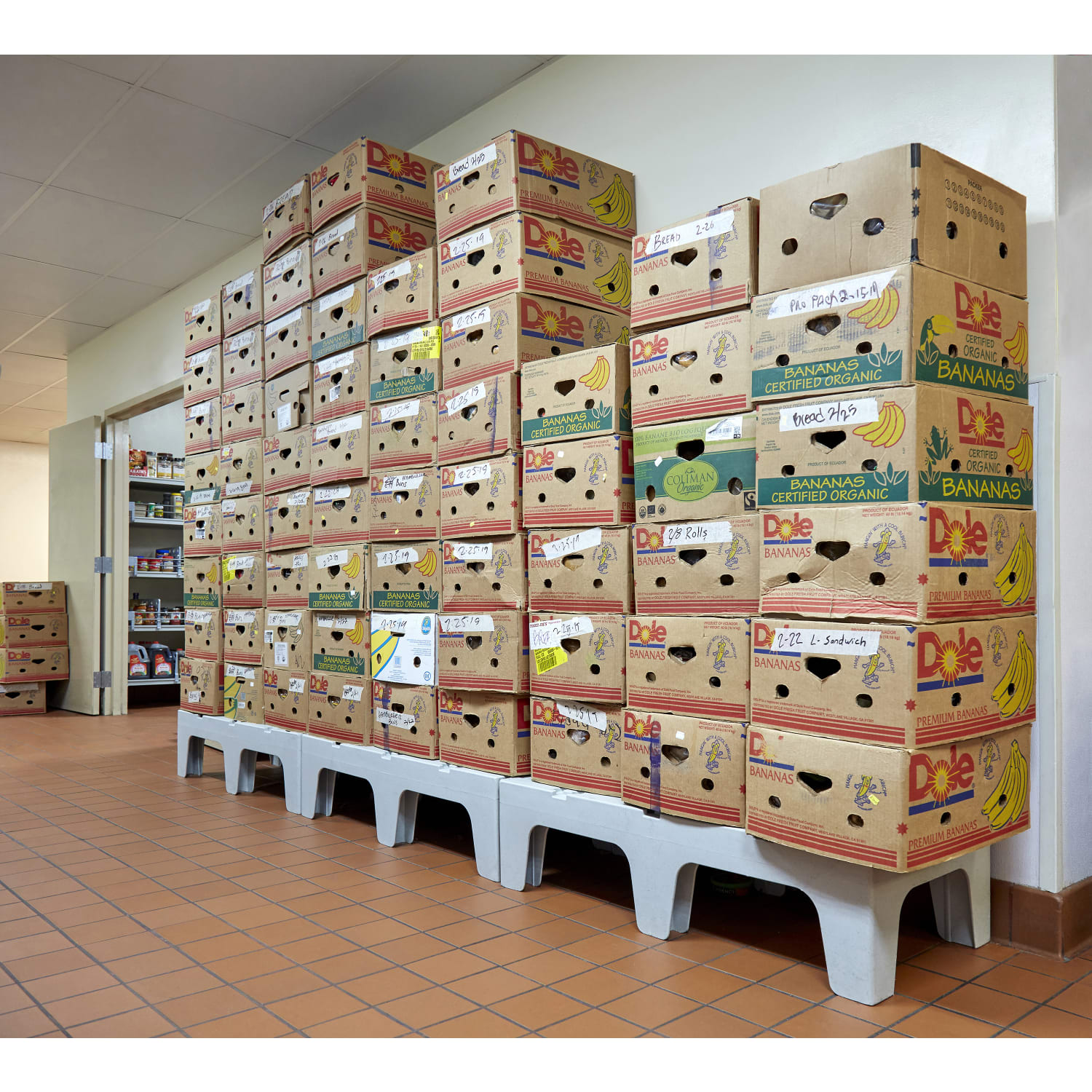 Cambro Solid Dunnage Rack, 12inH x 21inW x 60inD, Speckled Gray - Image 4