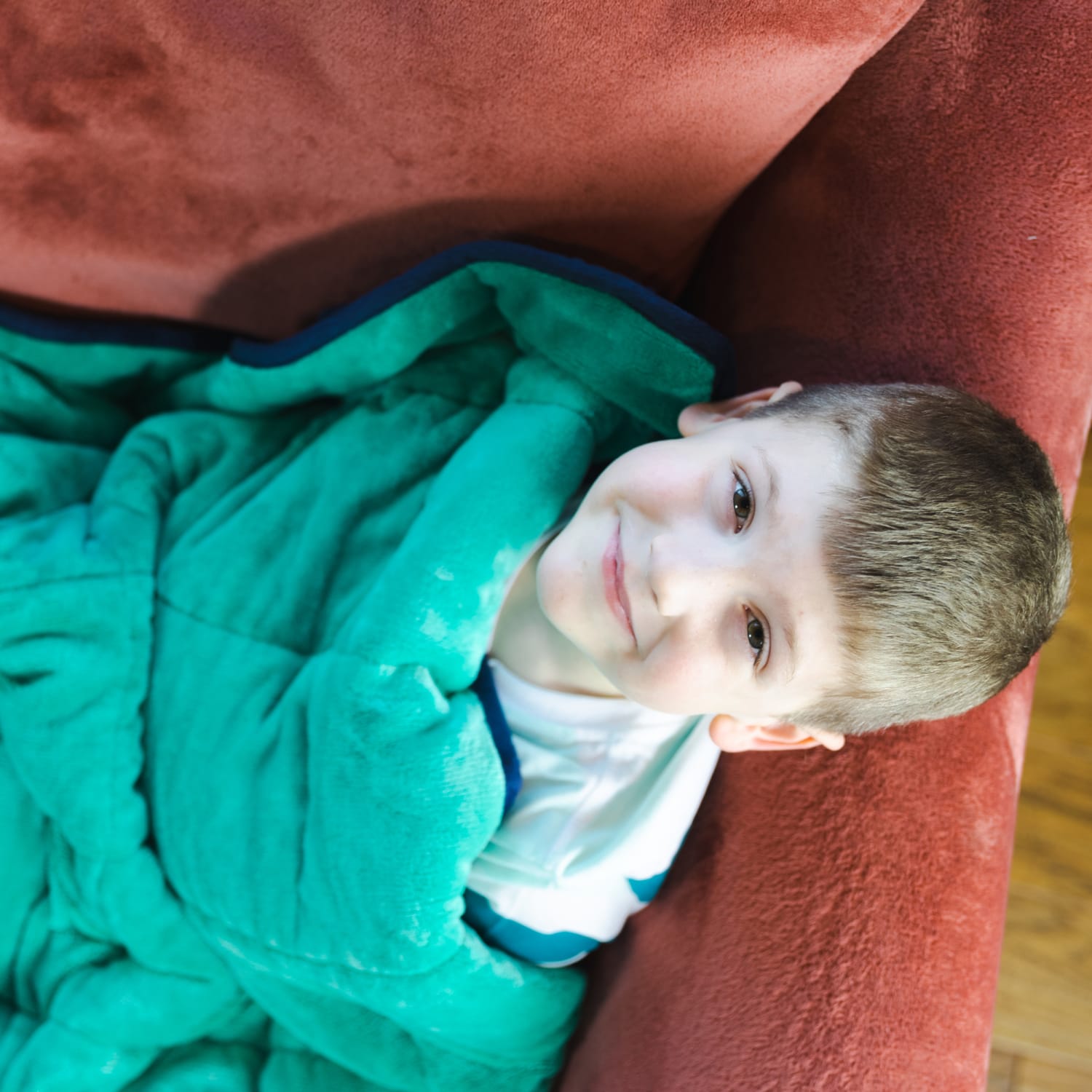 Bouncyband Soft Fleece Kids Weighted Sensory Blanket, 7 lb, 56in x 36in, Blue/Green, Grade 1 To 5 - Image 4