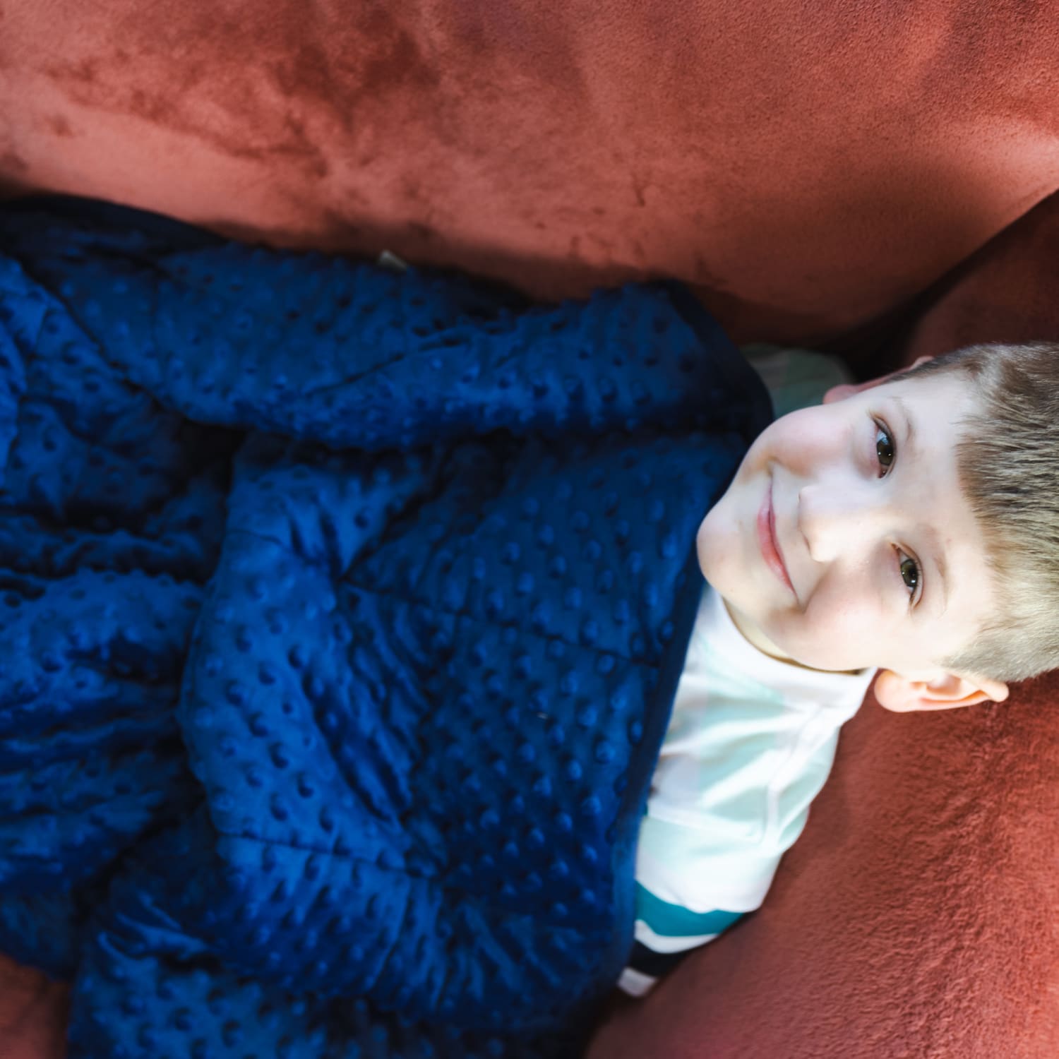 Bouncyband Soft Fleece Kids Weighted Sensory Blanket, 7 lb, 56in x 36in, Blue/Green, Grade 1 To 5 - Image 5