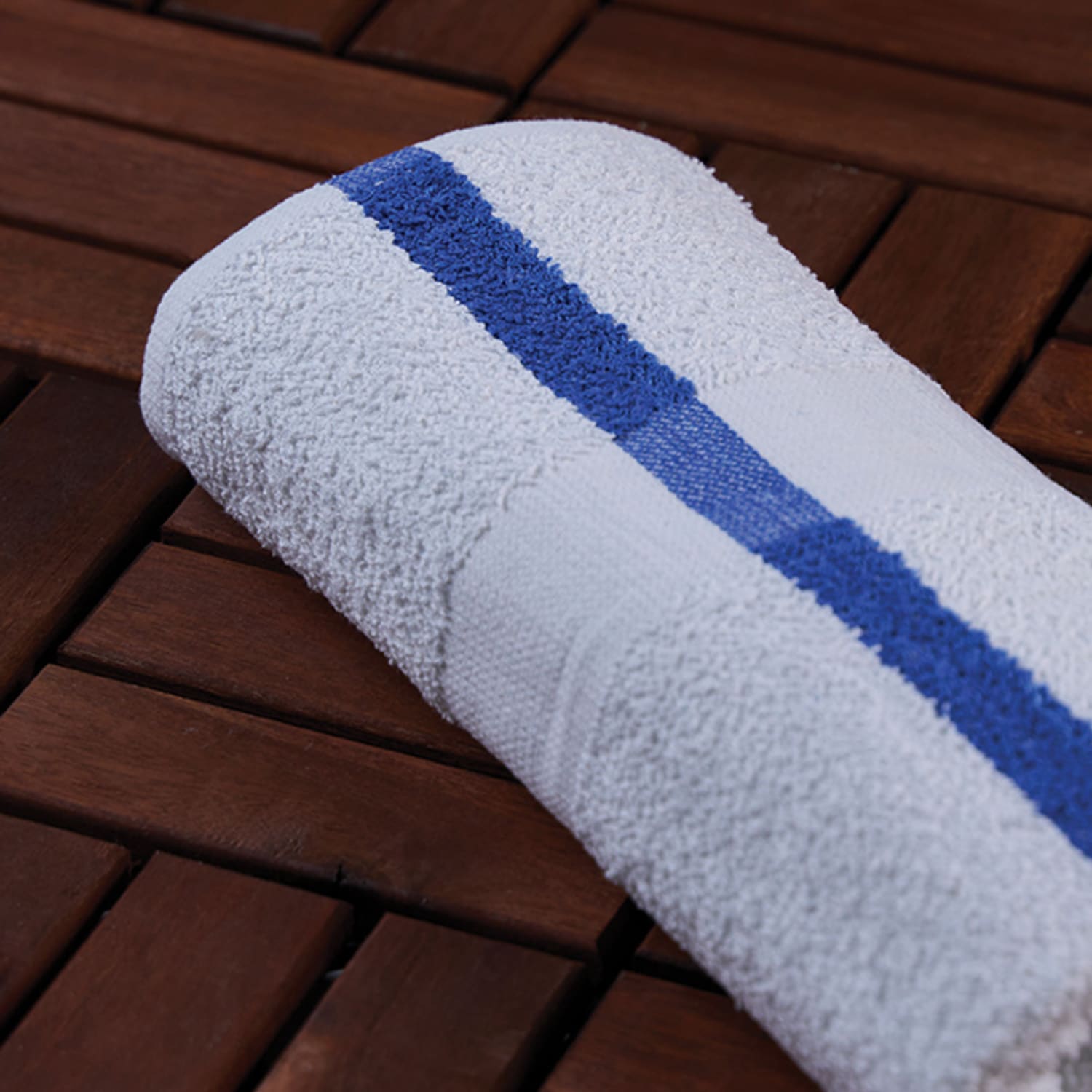 Endure Pool Towels, 24in x 50in, White/Blue, Set Of 36 Towels - Image 3