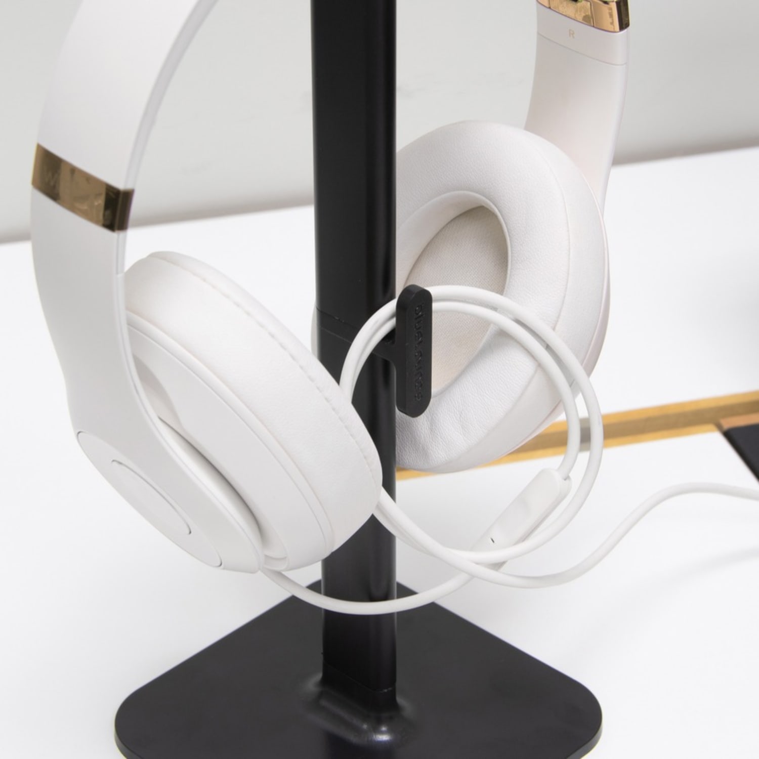 Bluelounge Posto 2.0 Headphone Stand - 10in Height x 4.01in Width - Desktop, Desk - Aircraft Aluminum, Plastic - Black - Image 4