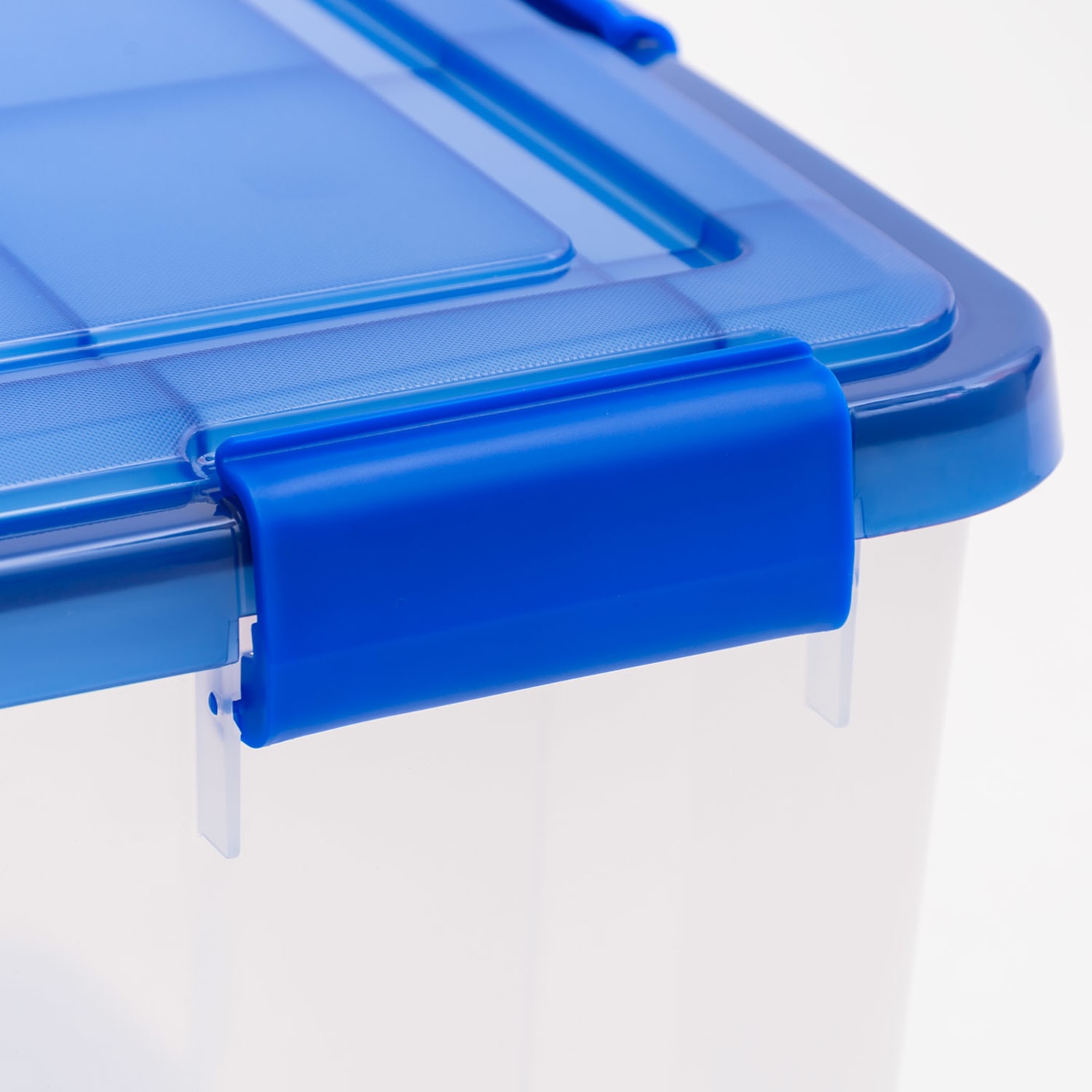 Iris Element-Resistant Ultimate Storage Box, Letter/Legal, 8 Gallon, 20-1/8inL x 16-3/16inW x 14-1/4inH, Clear - Image 4