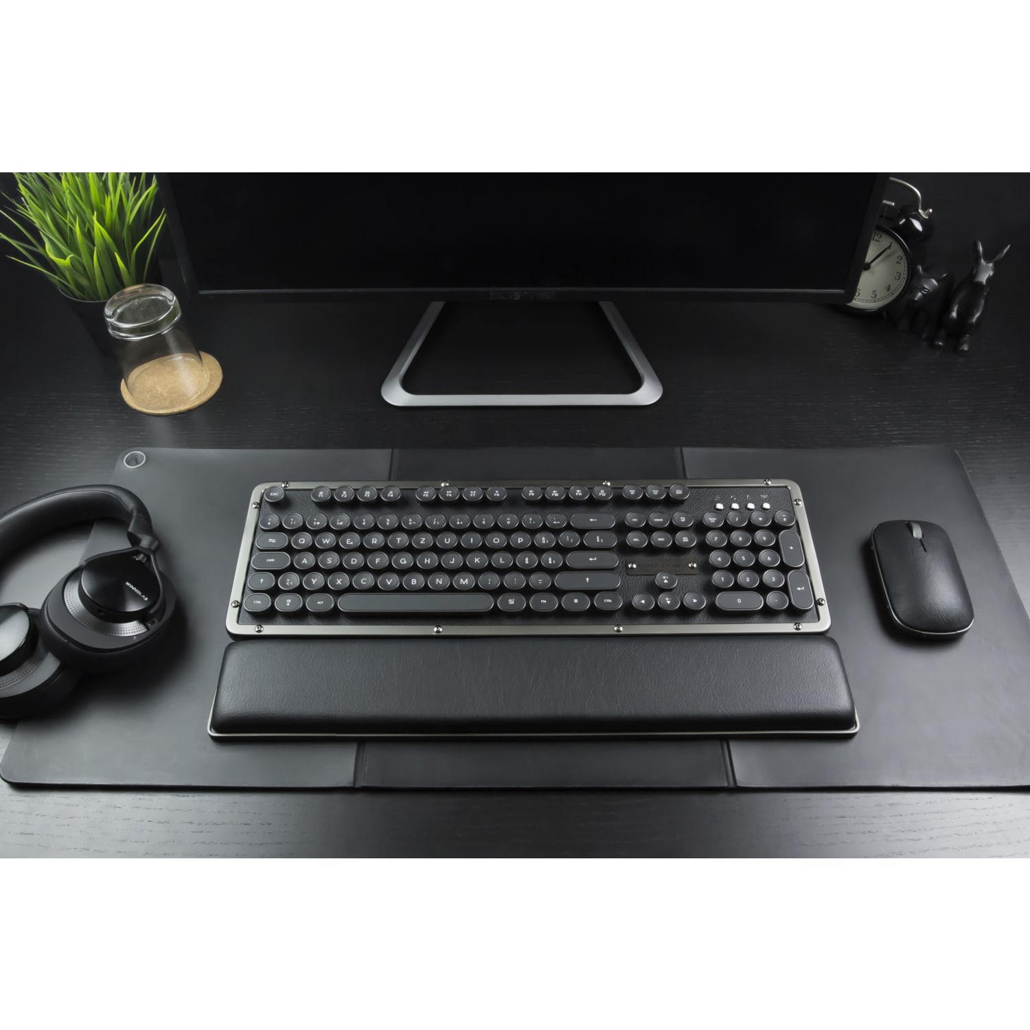 Azio Retro Classic Palm Rest, 7inH x 19inW x 1.5inD, Gunmetal Black, PR-RC-L04 - Image 3