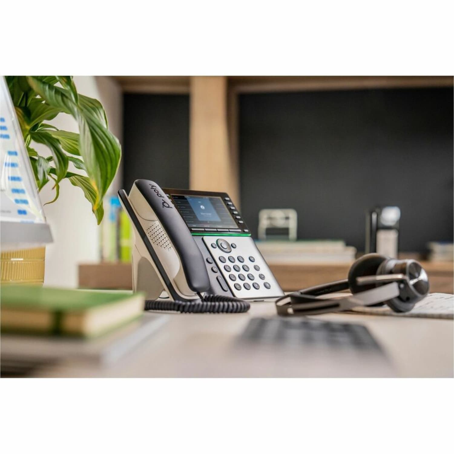Poly Edge E550 IP Phone, Corded/Cordless, White/Midnight Blue - Image 6