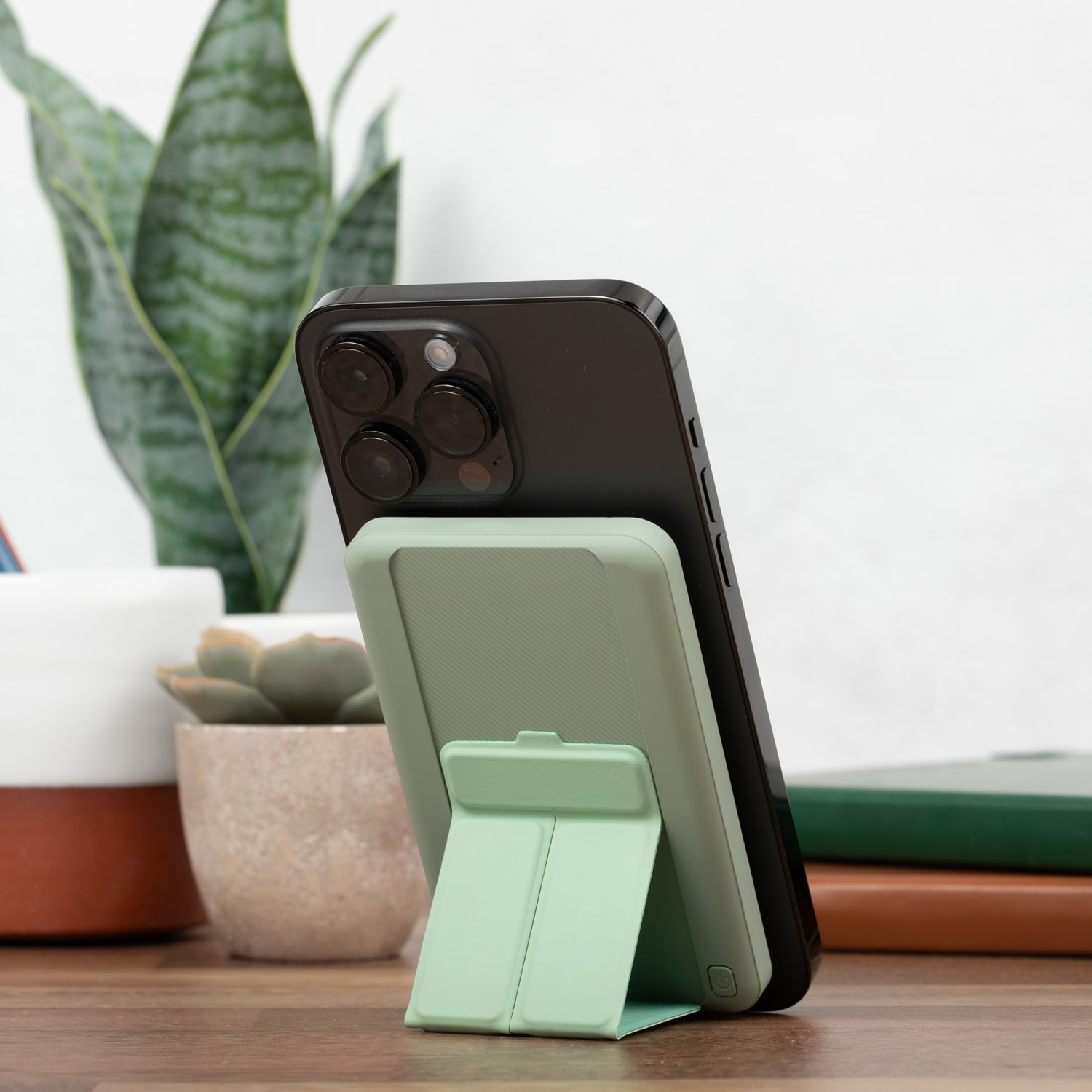 Centon Slim MagSafe Power Bank, Sage Green, OB-SMSPB27 - Image 3