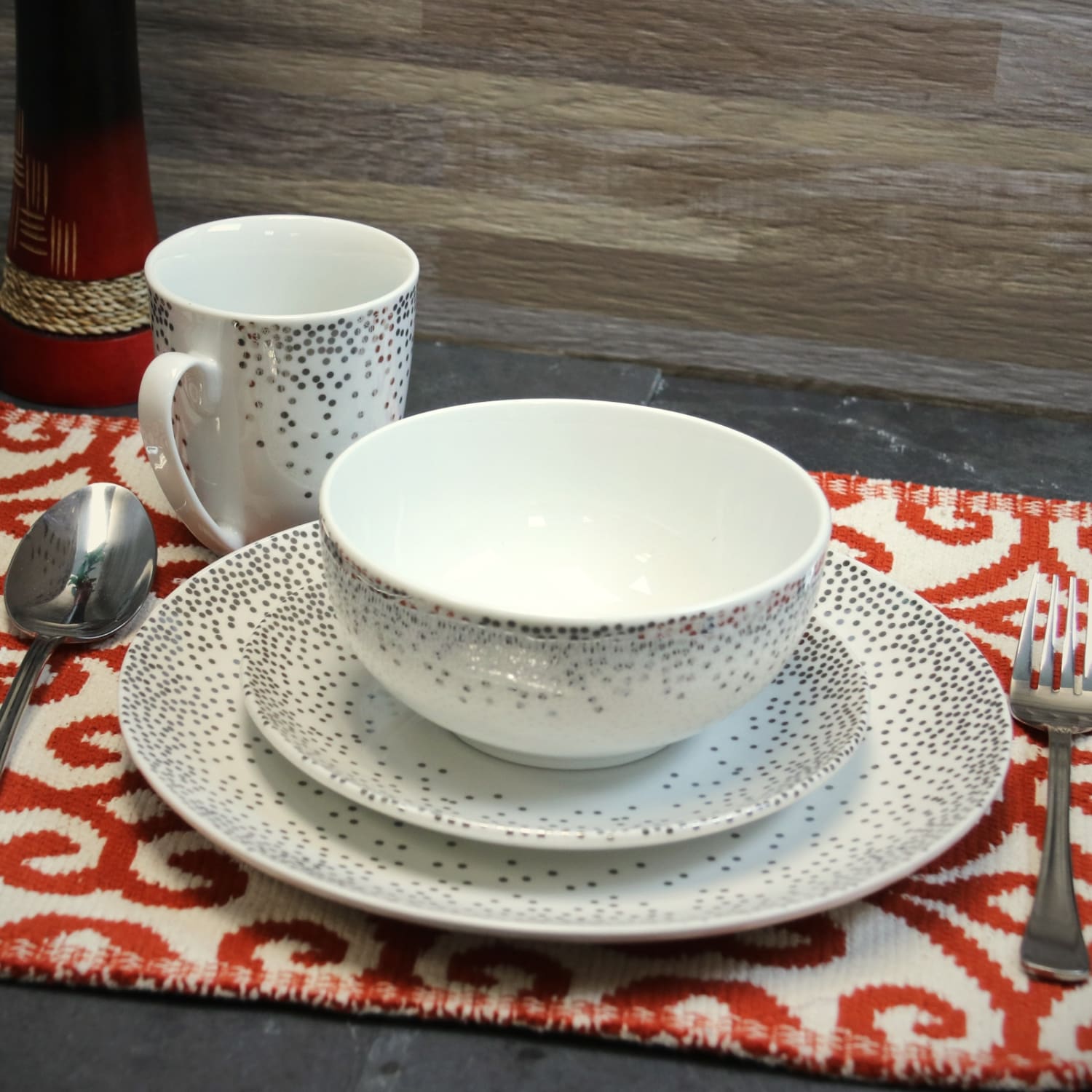 Gibson Platinum Dots 16-Piece Round Ceramic Dinnerware Set, White/Silver - Image 4