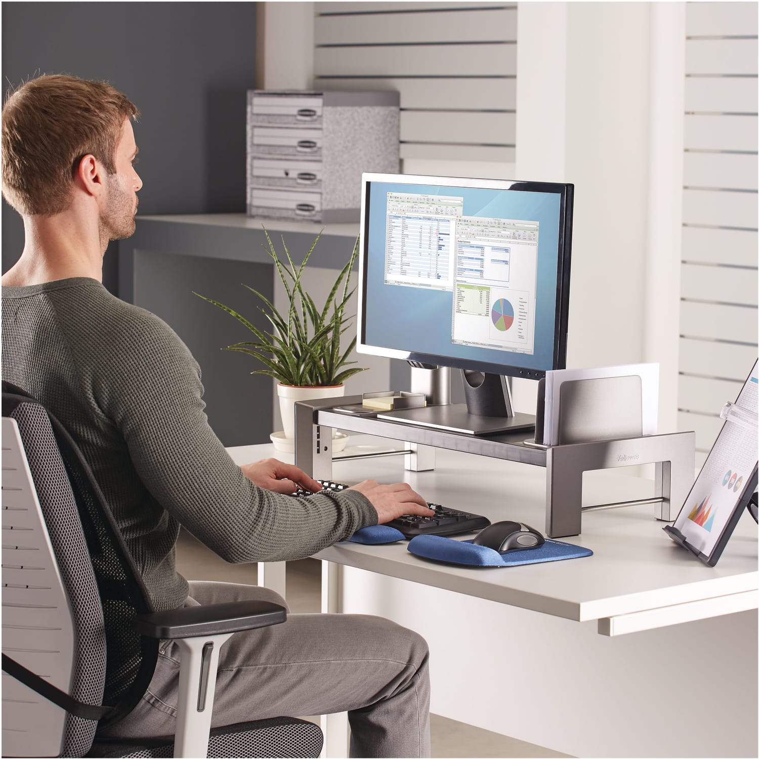 Fellowes Professional Series Flat Panel Workstation, Black/Silver - Image 4