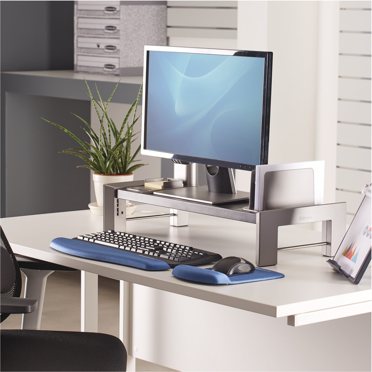 Fellowes Professional Series Flat Panel Workstation, Black/Silver - Image 5