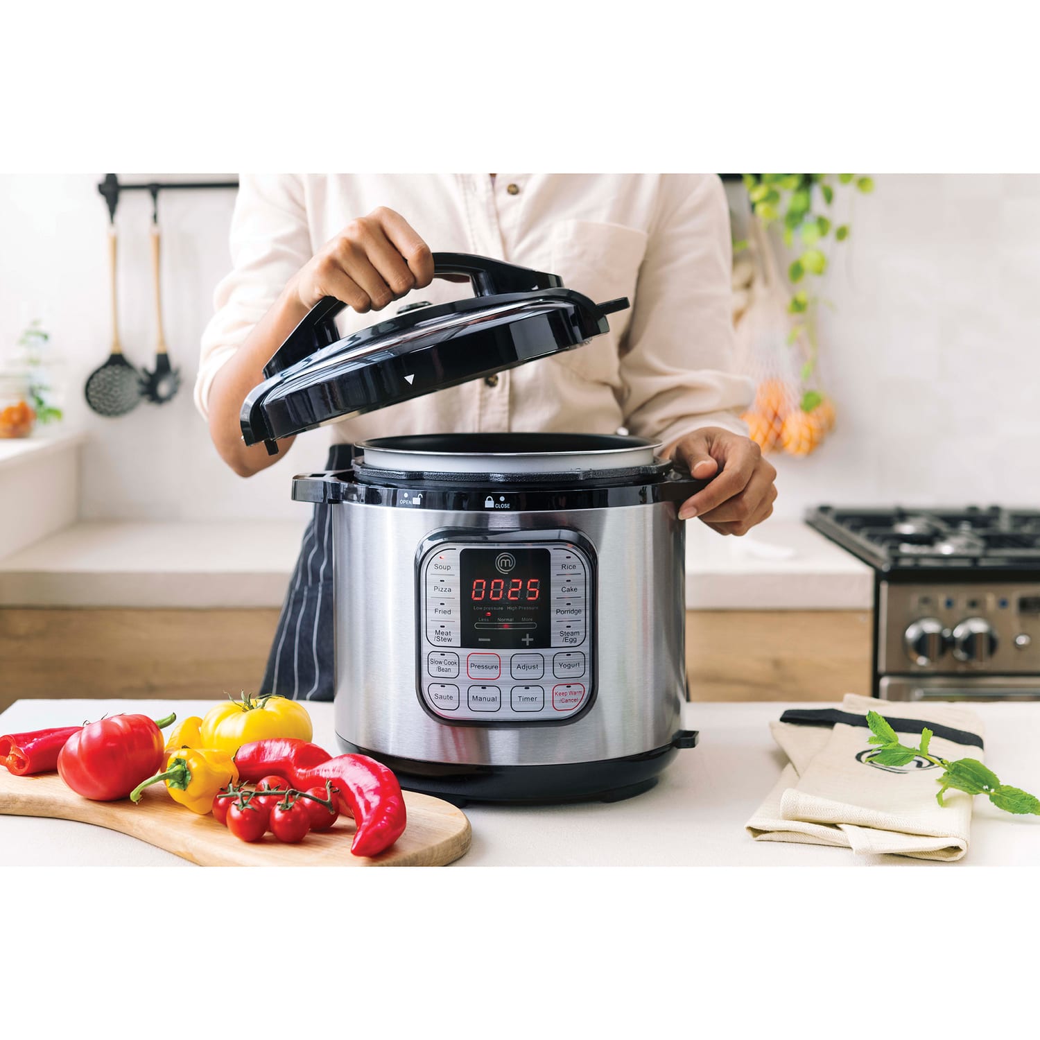 MasterChef 1000W 10-In-1 Multicooker, 6.3 Qt, Black/Silver - Image 5