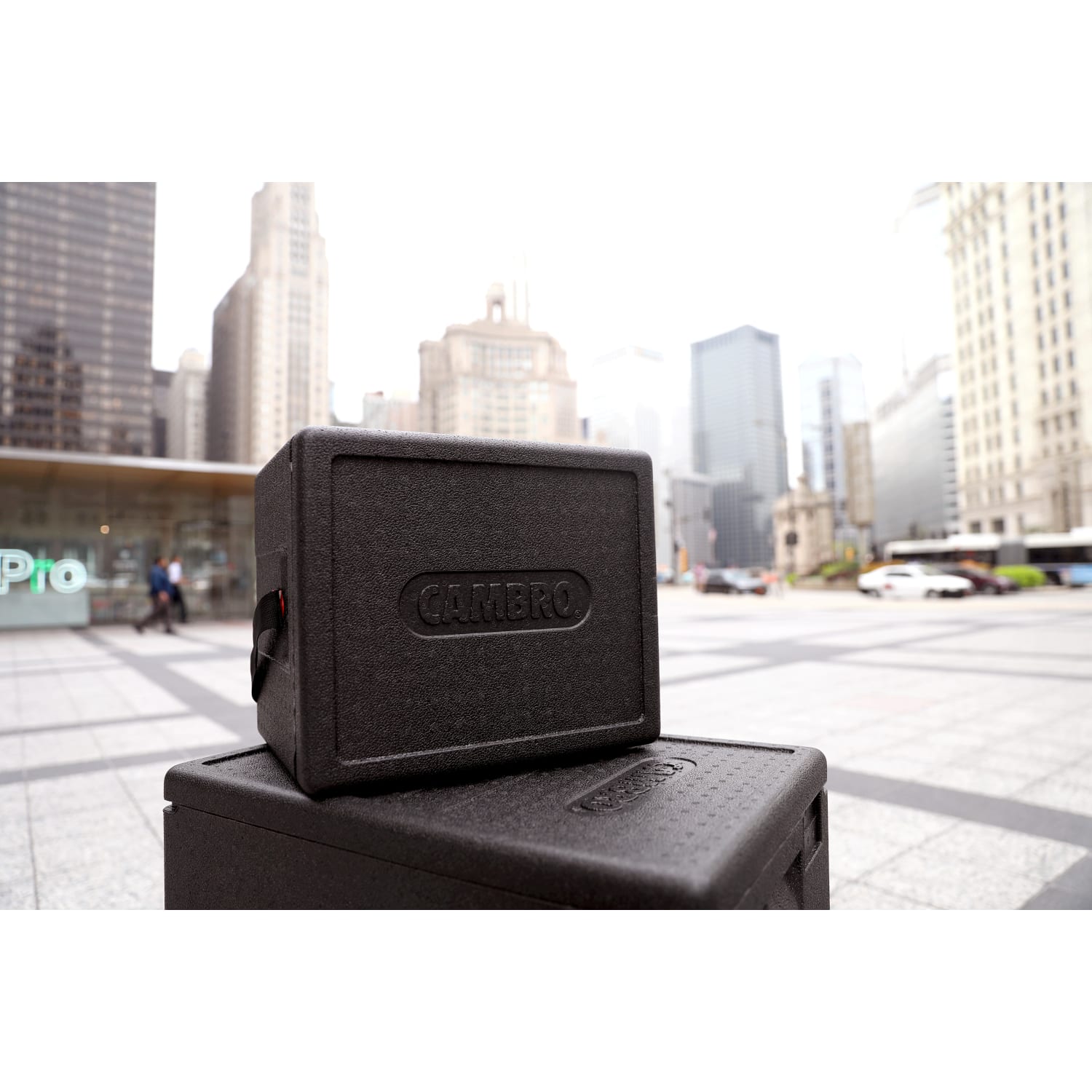 Cambro Cam GoBox Half-Size Top Loading Food Transporter, With Web Strap, 12-7/16inH x 13inW x 15-7/16inD, Black - Image 5