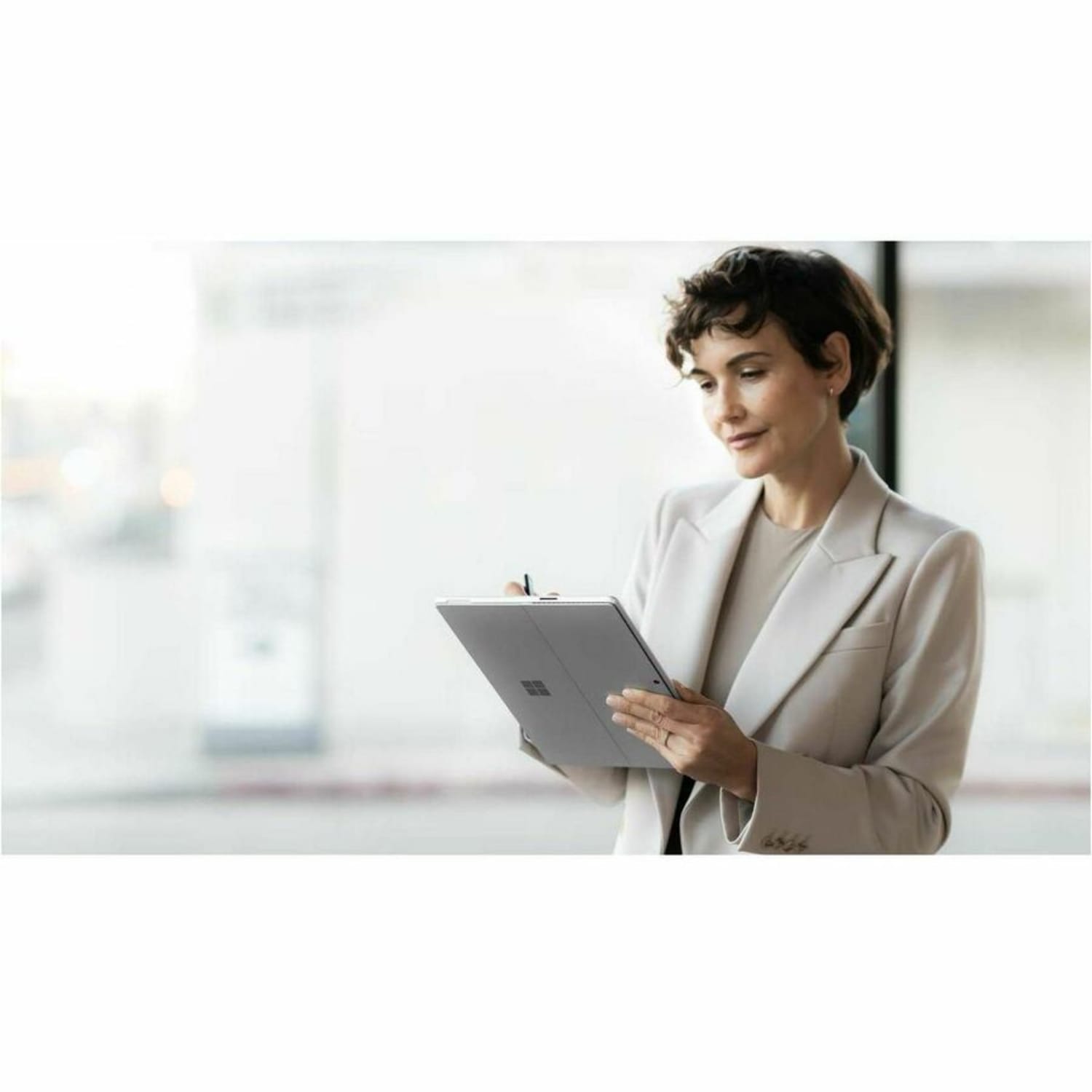 Microsoft Surface Pro 10 Tablet, 13in, 64 GB, 1 TB SSD, Windows 11, 5G, Platinum, Core Ultra 7 165U - Image 4