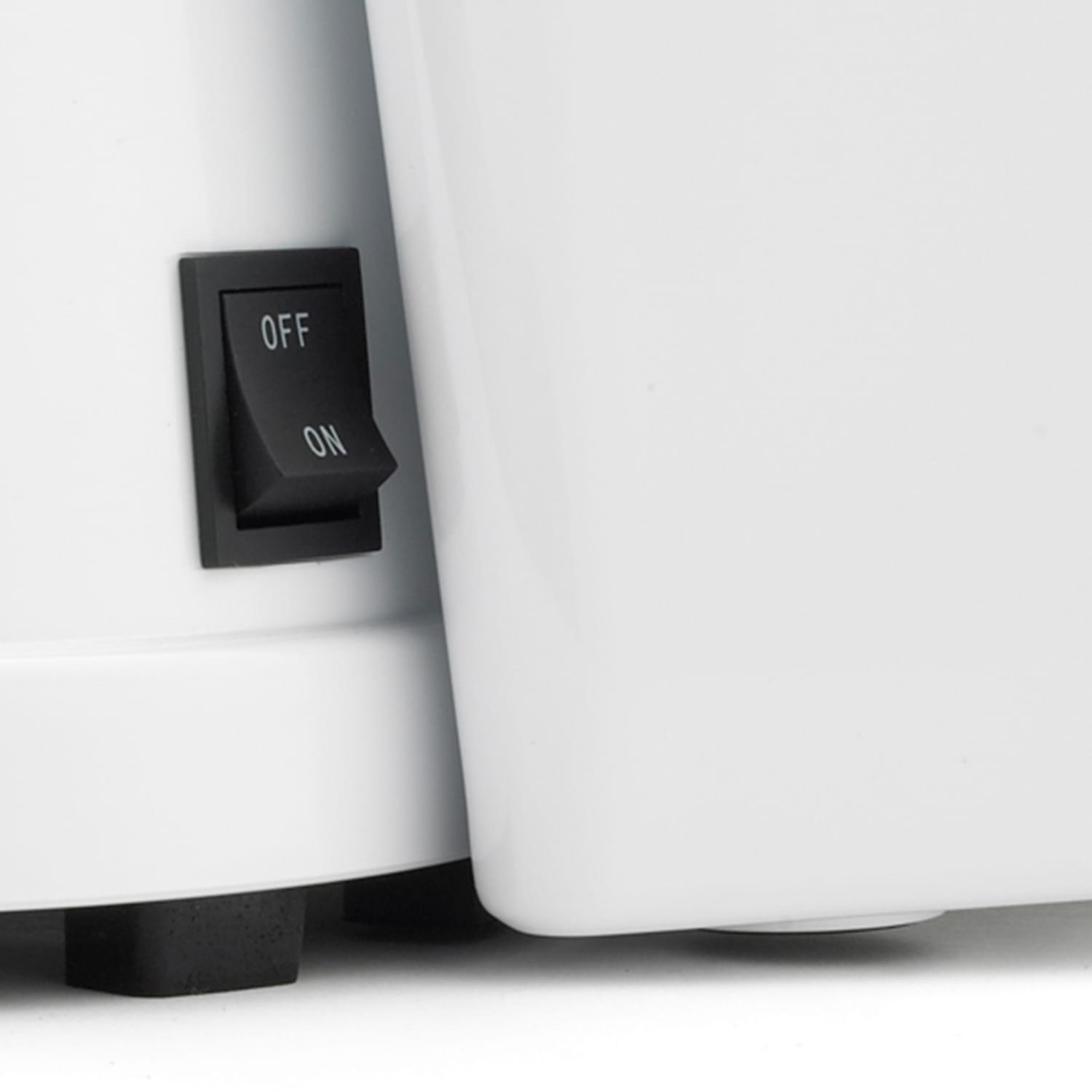 Omega J4000 High-Speed Pulp Ejection Juicer, White - Image 4