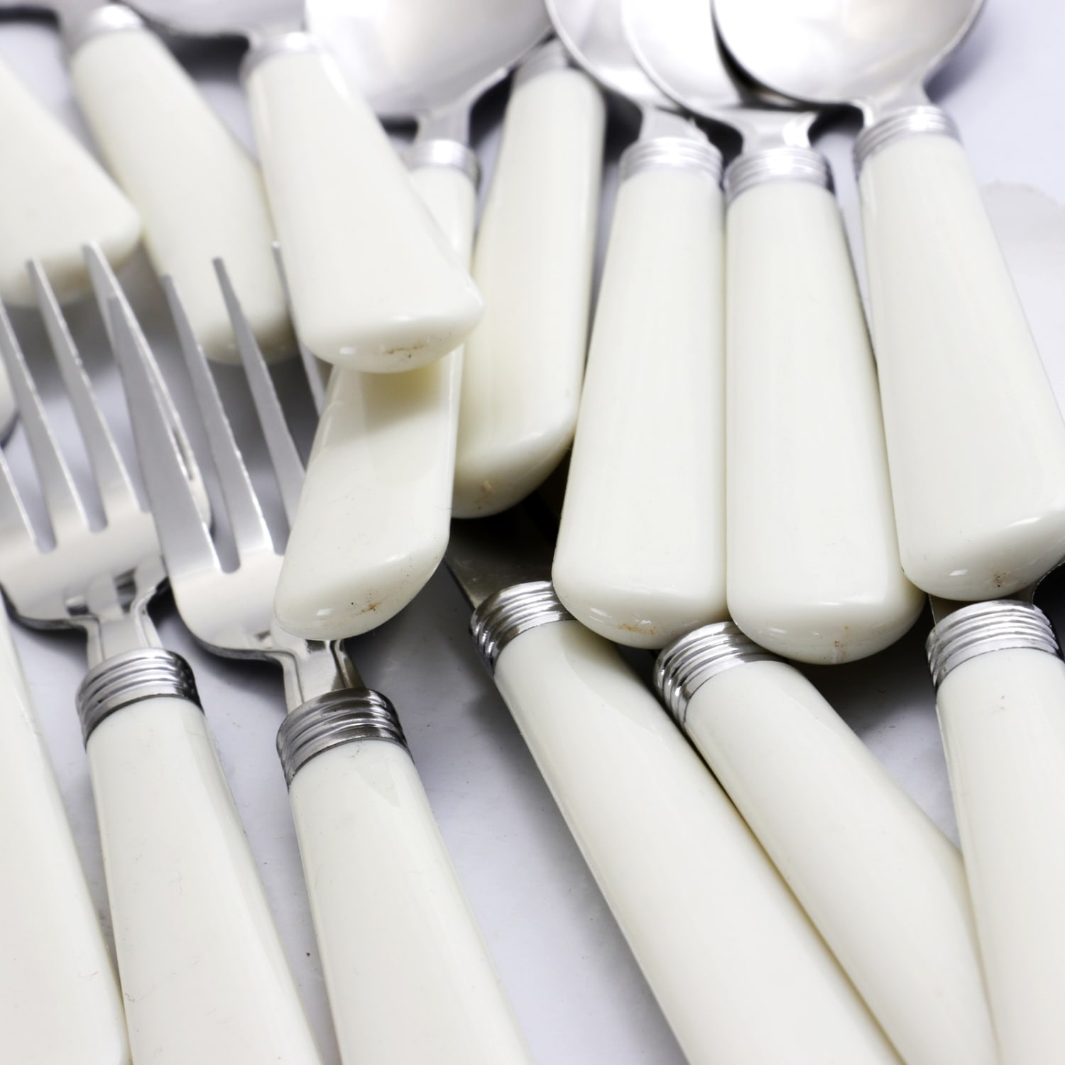 Gibson Sensations II Stainless-Steel 16-Piece Flatware Set With Caddy, White - Image 3