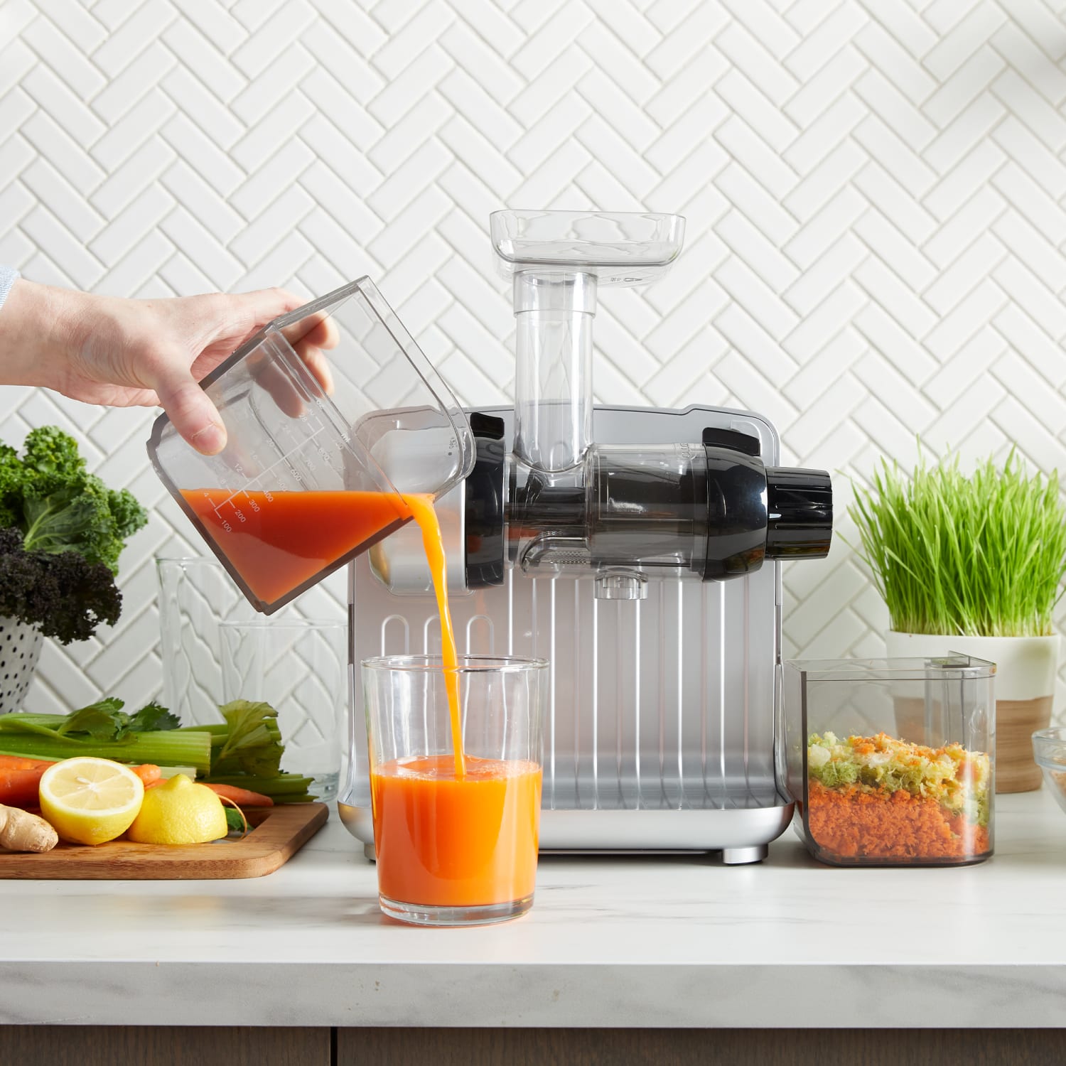 Omega Cold Press 365 Cube-Style Slow Juicer, Silver - Image 3