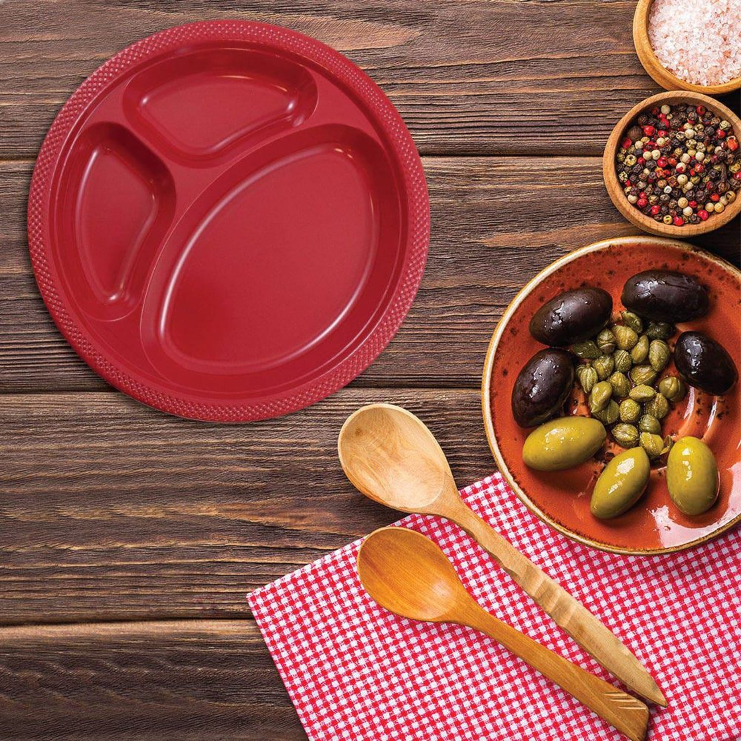 JAM PAPER Plastic 3 Compartment Divided Plates, Large, 10 1/4 inch, Red, 20/Pack - Image 5