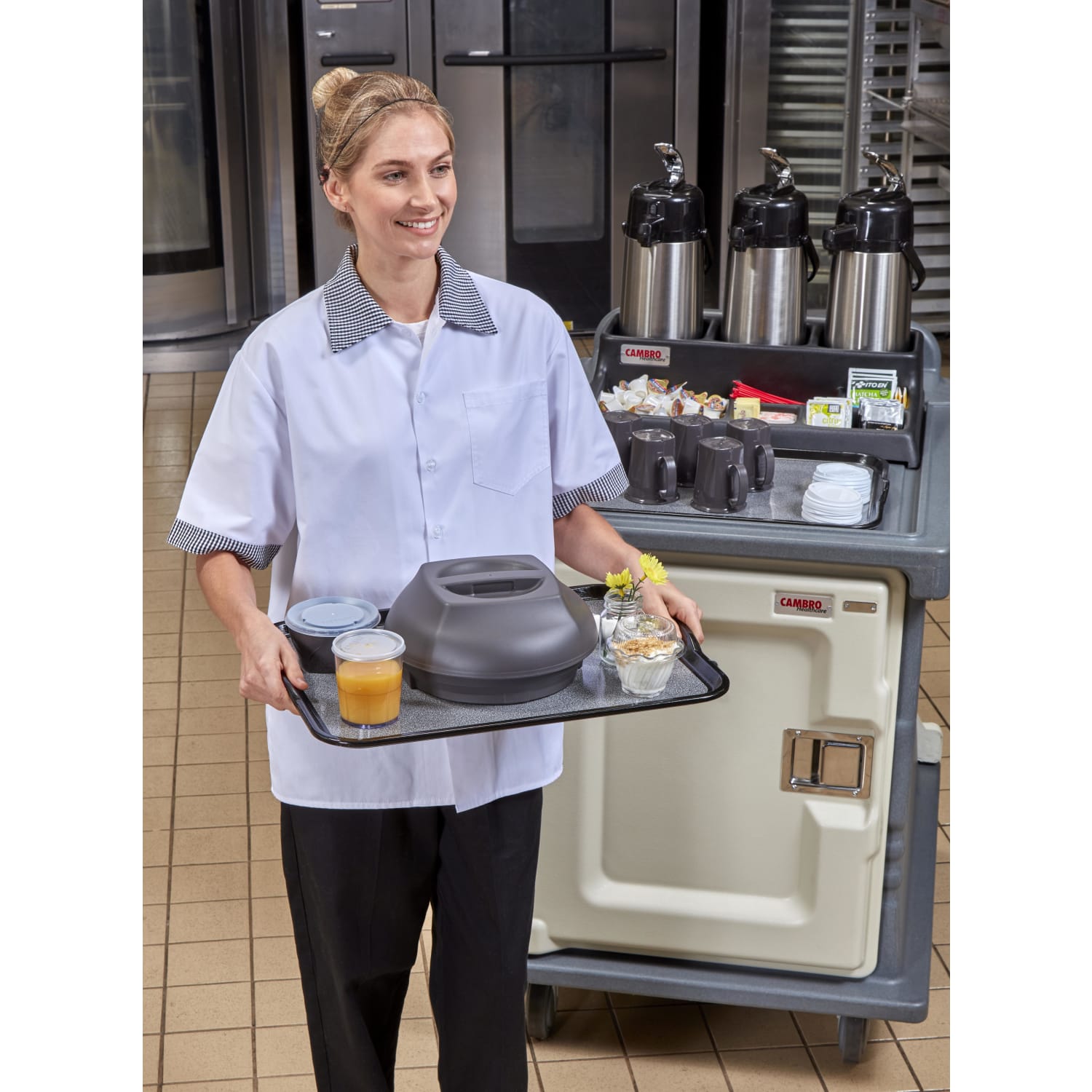Cambro Non-Skid Versa Camtray With Handles, 14inW, Black/Pebbled Black, Pack Of 12 Trays - Image 5