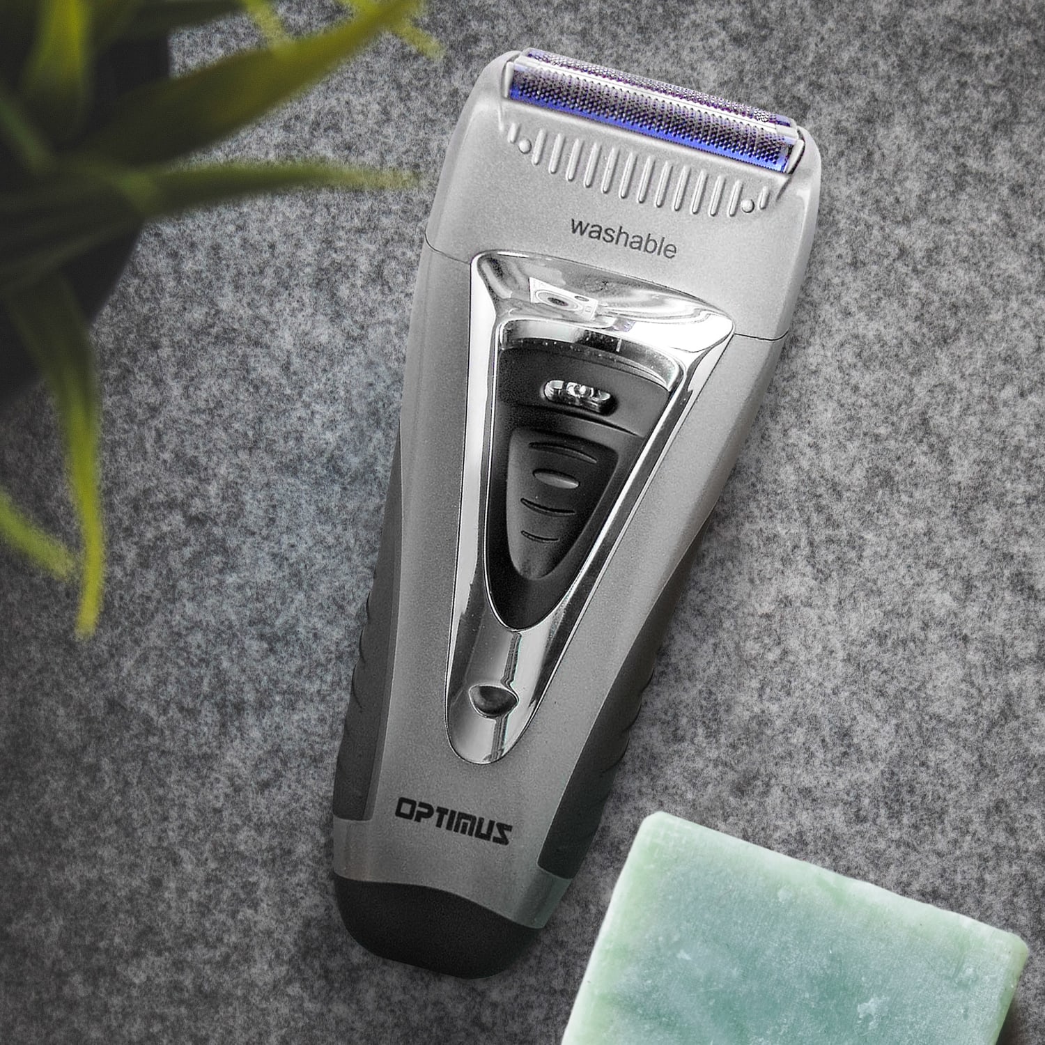 Optimus Curve Rechargeable Triple Wet/Dry Mens Shaver - Image 4